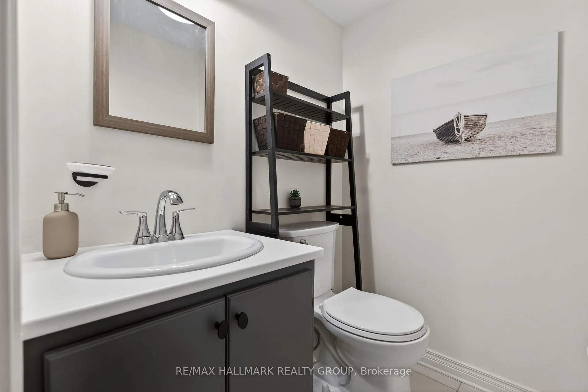 Photo 15 of 24 Hobart Crescent, Ottawa, Sheahan Estates/Trend Village — HOMEH