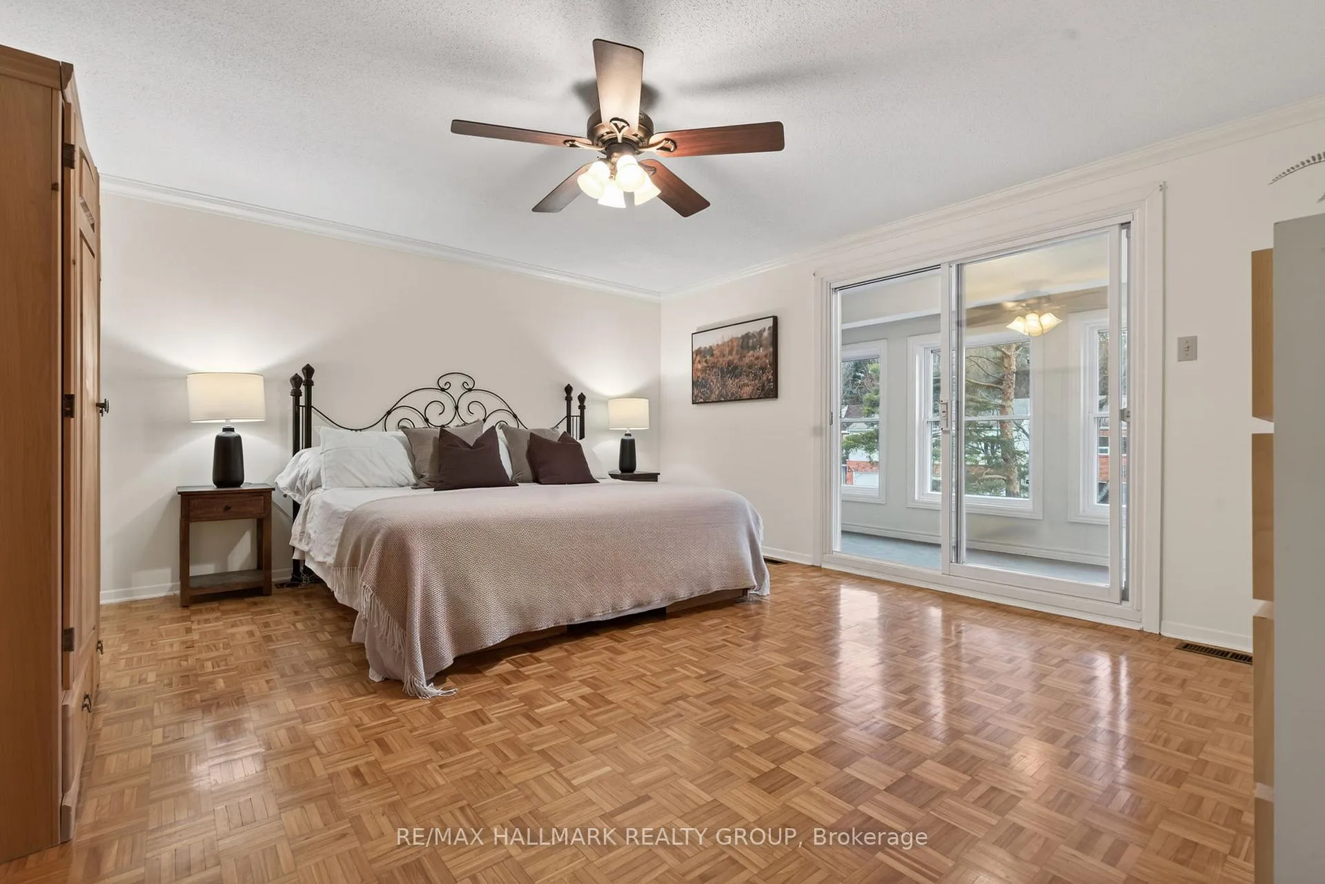 Photo 20 of 24 Hobart Crescent, Ottawa, Sheahan Estates/Trend Village — HOMEH