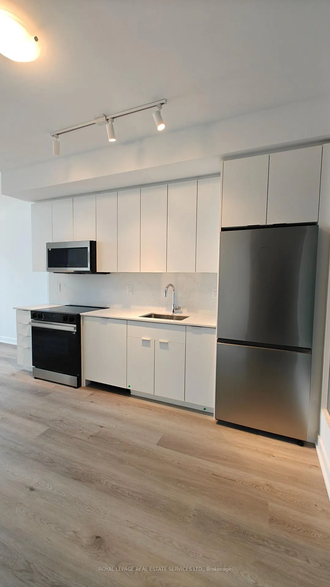 Photo 7 of Unit 411, 2075 Lakeshore Road, Burlington, Brant — HOMEH