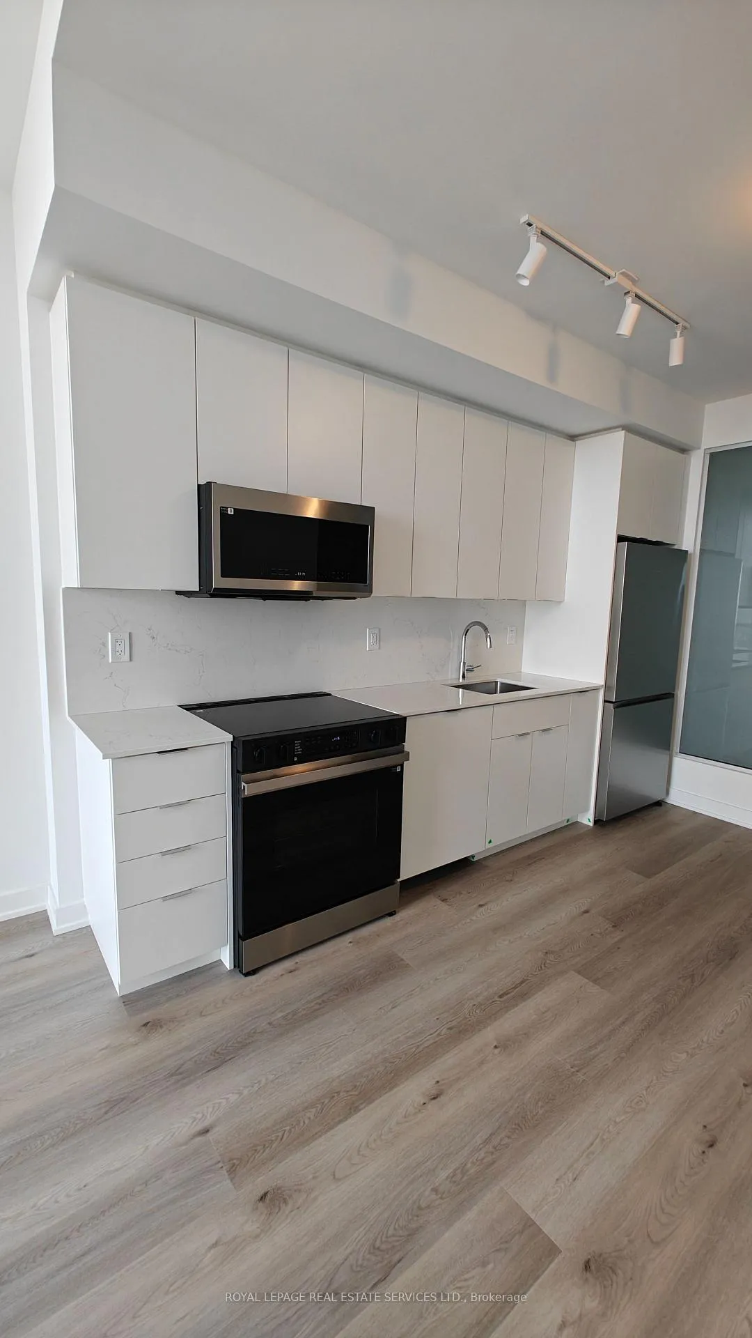 Photo 8 of Unit 411, 2075 Lakeshore Road, Burlington, Brant — HOMEH