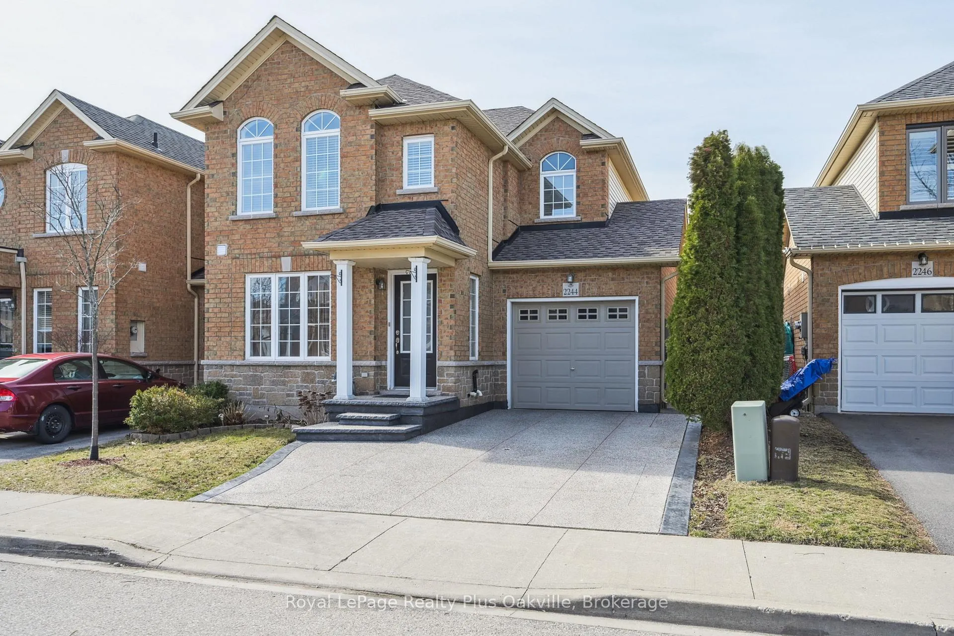 Photo 2 of 2244 Stokes Lane, Burlington, Orchard — HOMEH