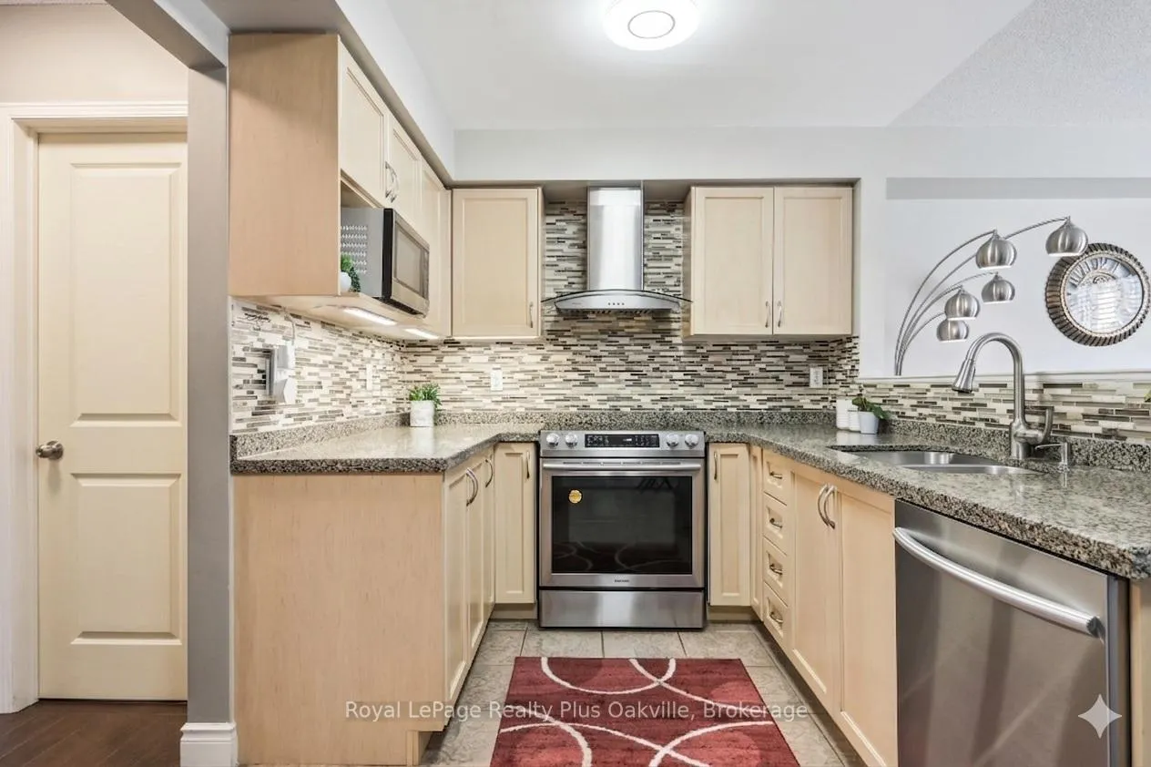 Photo 8 of 2244 Stokes Lane, Burlington, Orchard — HOMEH