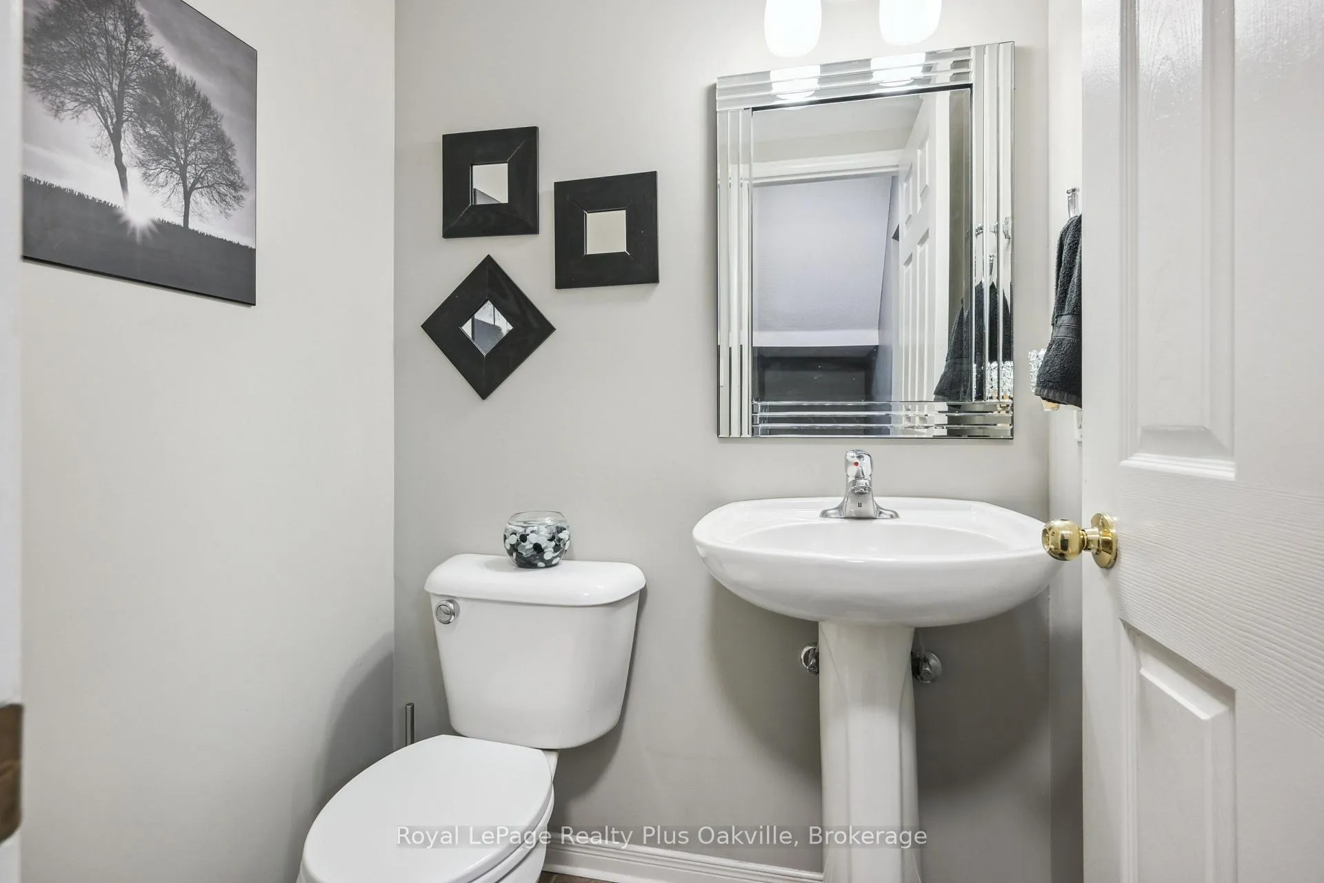 Photo 13 of 2244 Stokes Lane, Burlington, Orchard — HOMEH