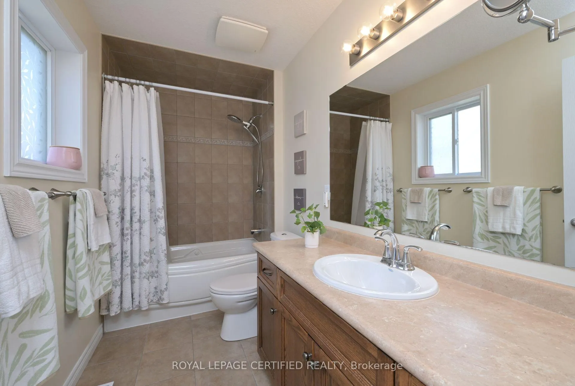 Photo 15 of 102 Oakes Crescent, Guelph, Grange Road — HOMEH