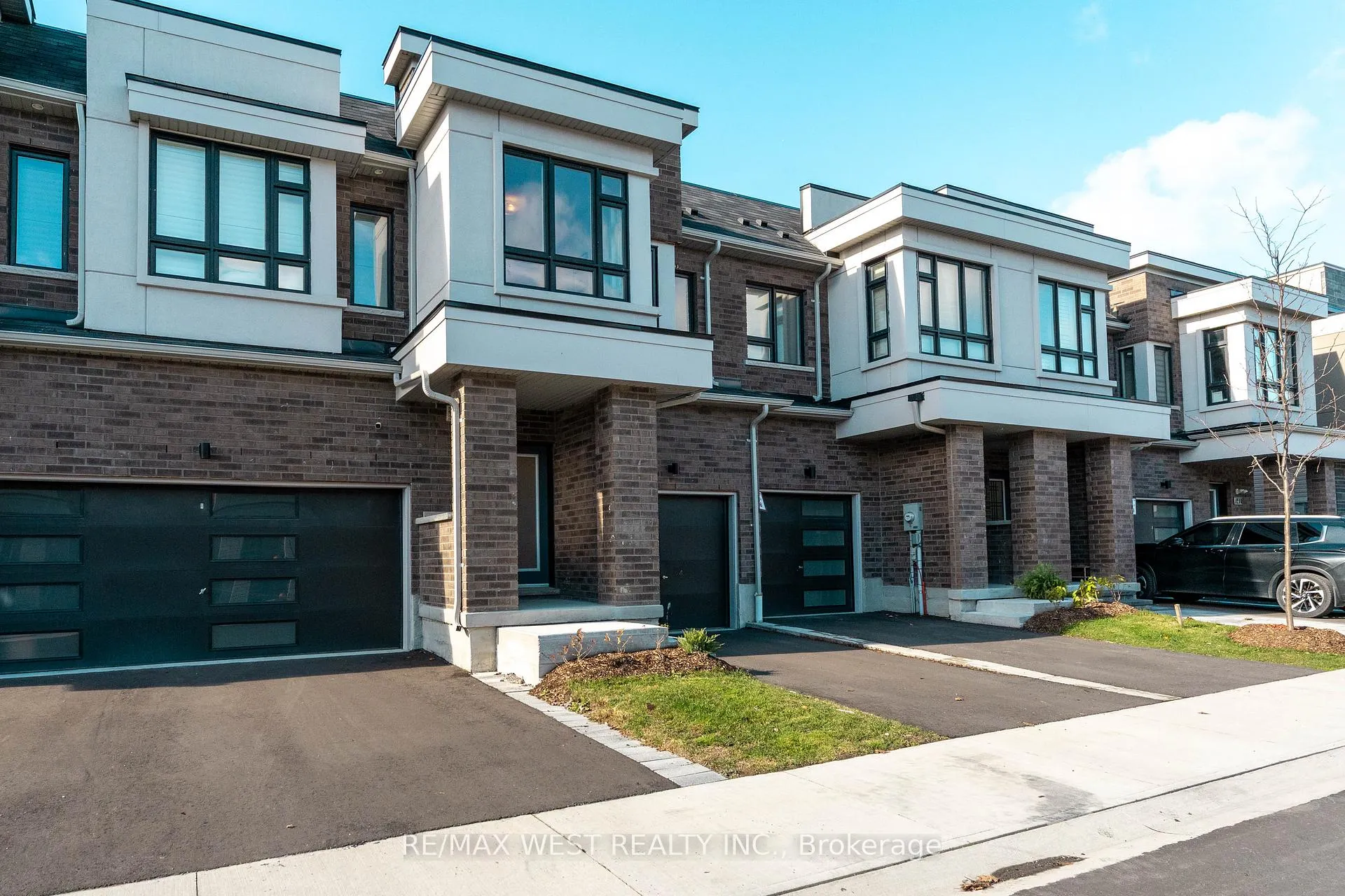 Photo 3 of 153 Sailors Landing Drive, Clarington, Bowmanville — HOMEH