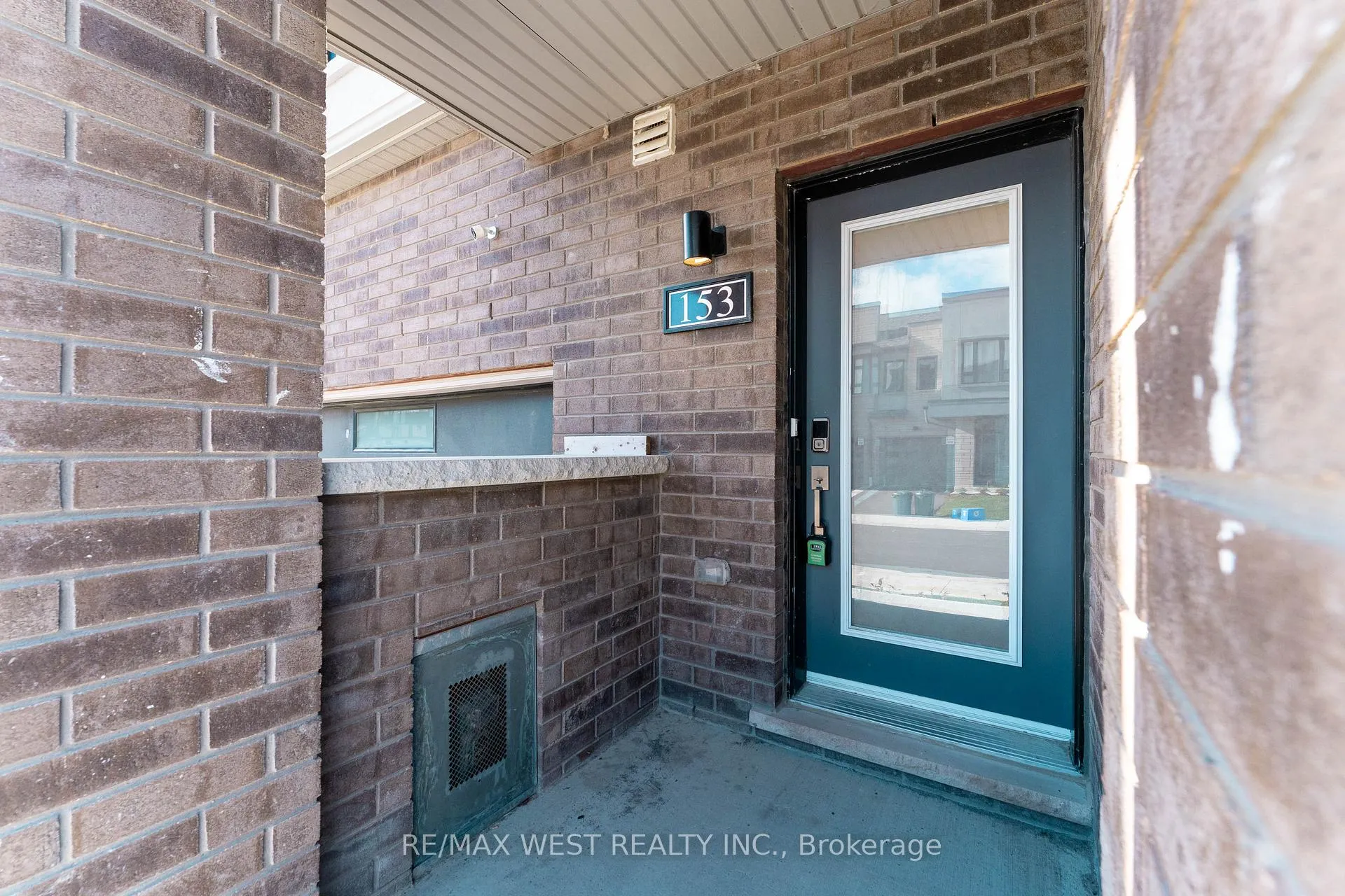 Photo 4 of 153 Sailors Landing Drive, Clarington, Bowmanville — HOMEH