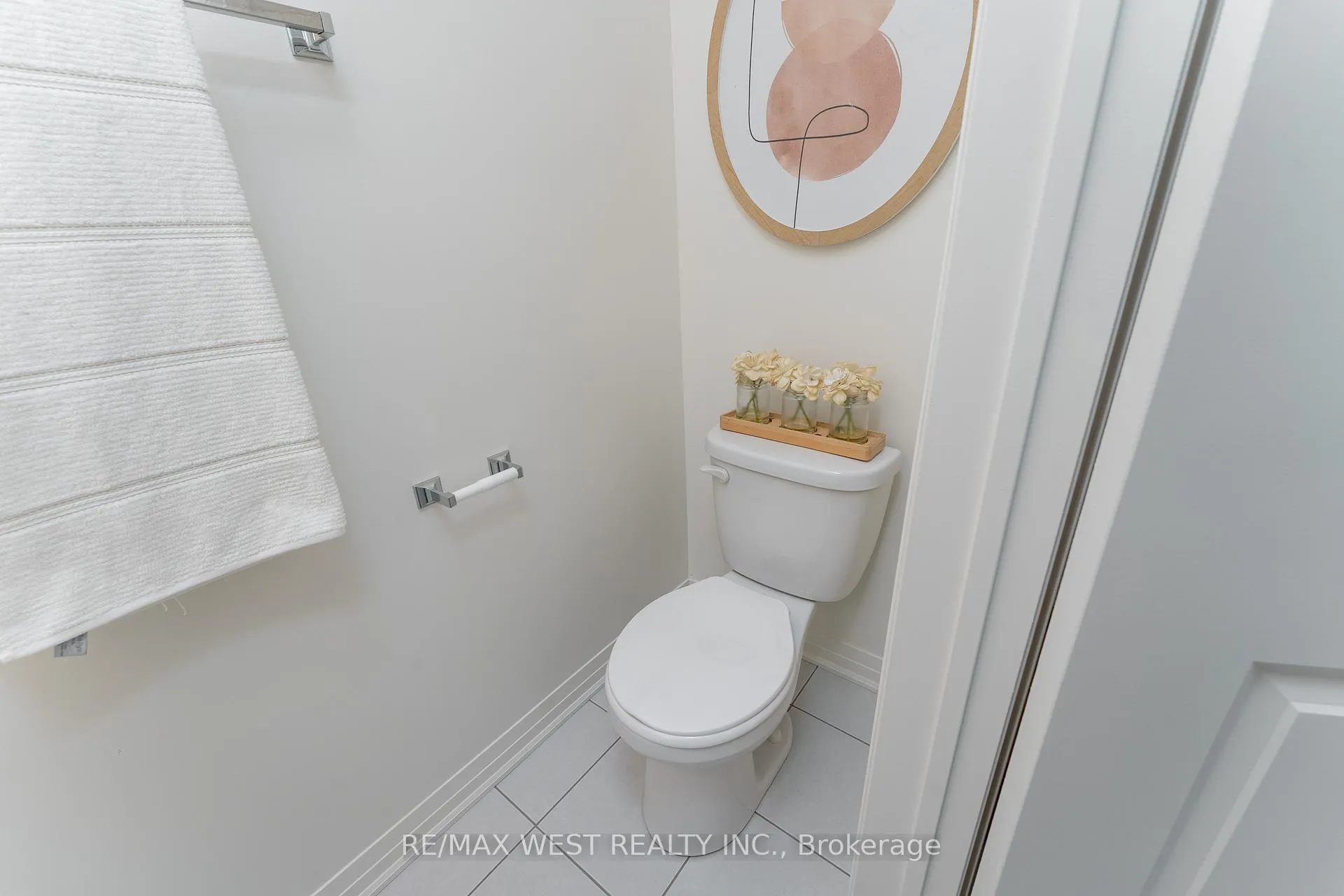 Photo 8 of 153 Sailors Landing Drive, Clarington, Bowmanville — HOMEH