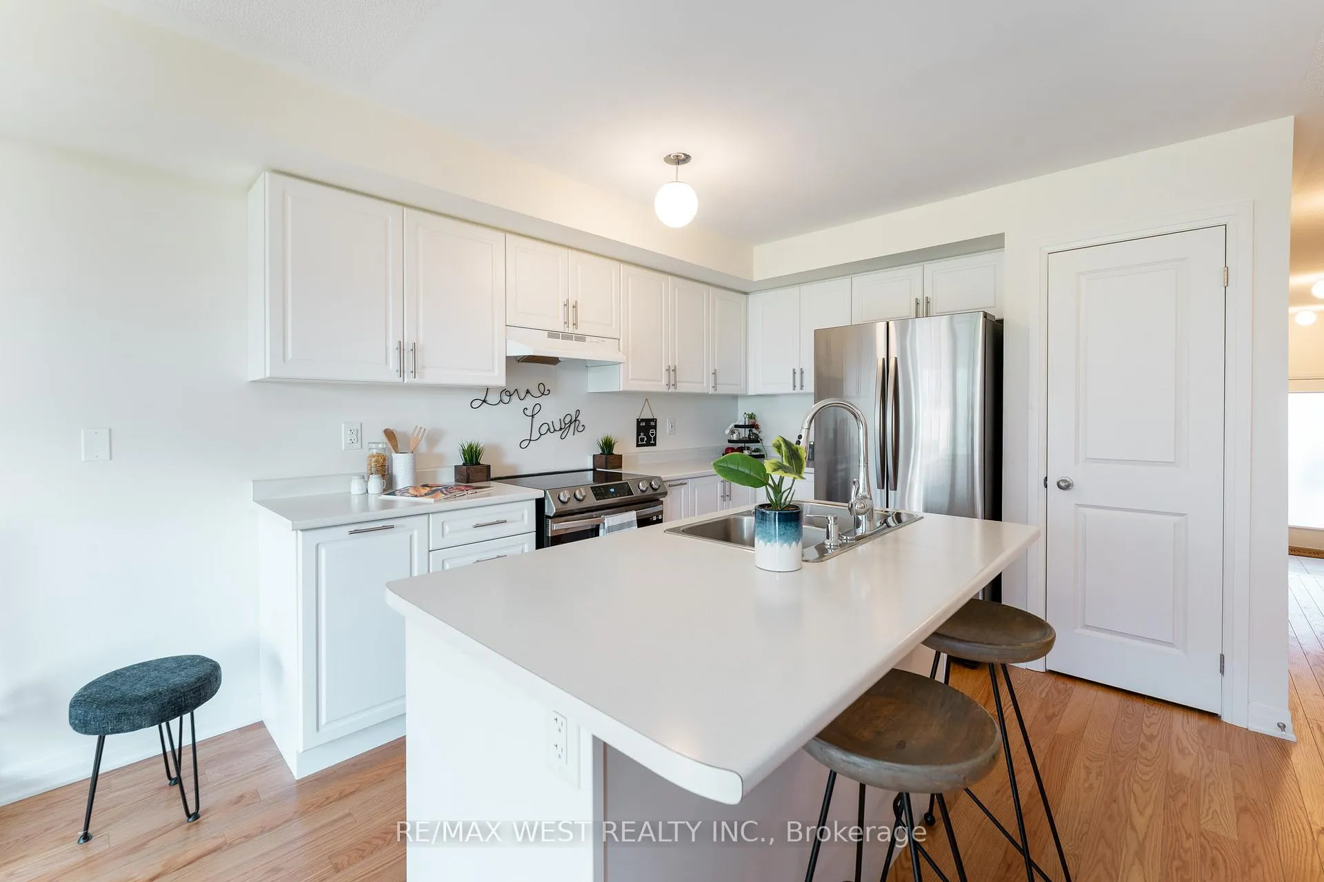 Photo 10 of 153 Sailors Landing Drive, Clarington, Bowmanville — HOMEH