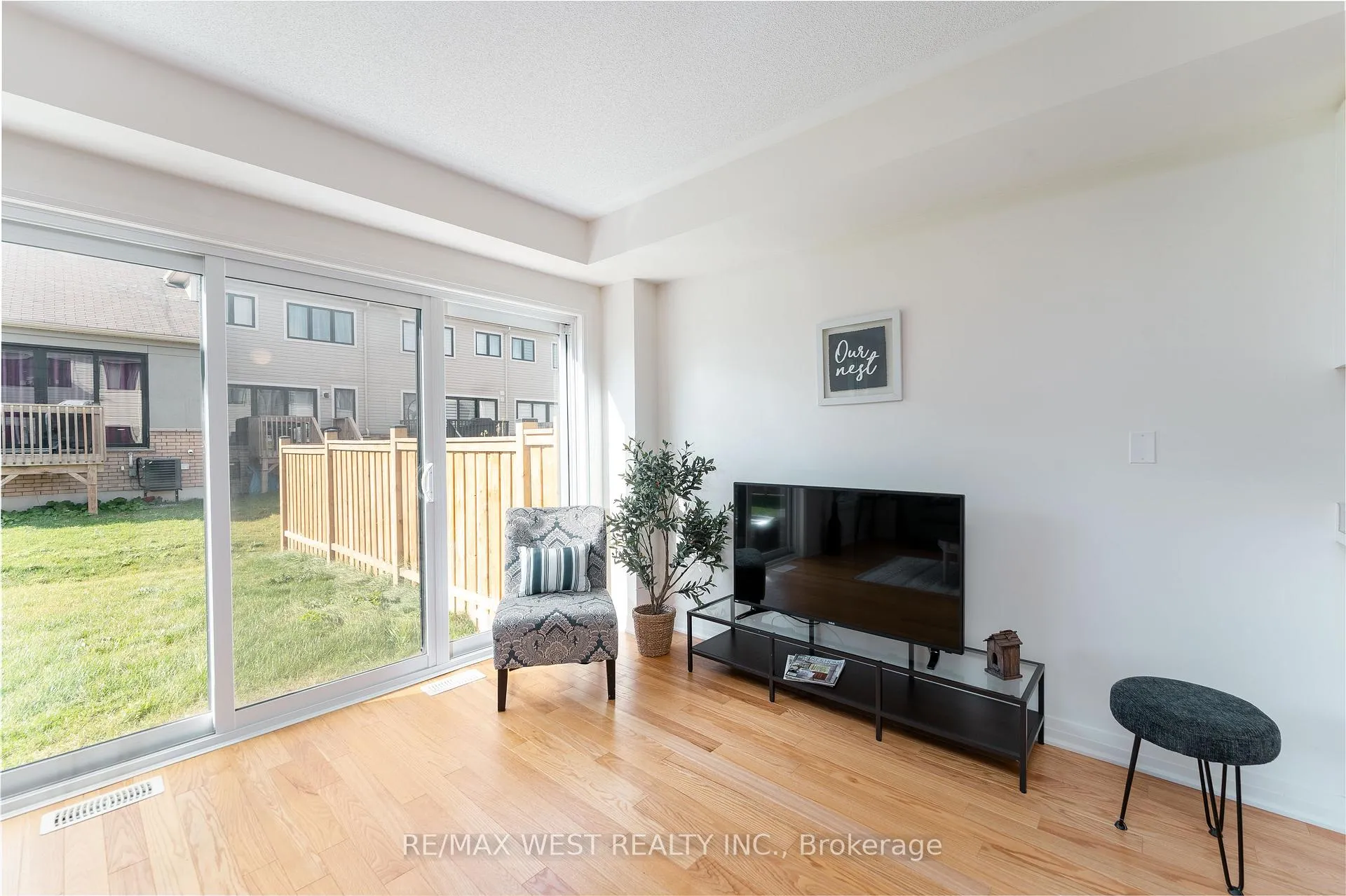 Photo 15 of 153 Sailors Landing Drive, Clarington, Bowmanville — HOMEH
