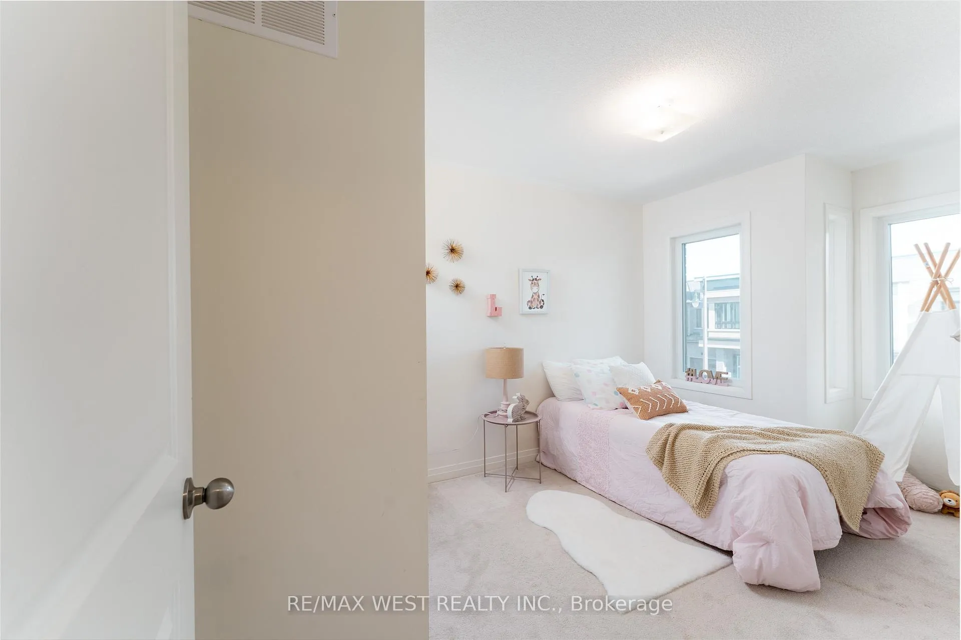 Photo 21 of 153 Sailors Landing Drive, Clarington, Bowmanville — HOMEH