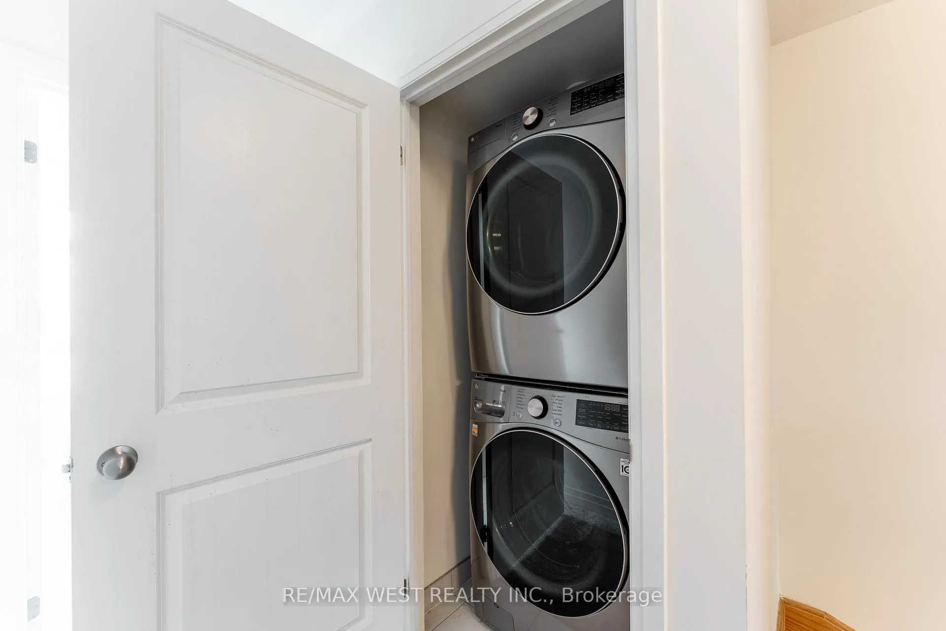 Photo 25 of 153 Sailors Landing Drive, Clarington, Bowmanville — HOMEH