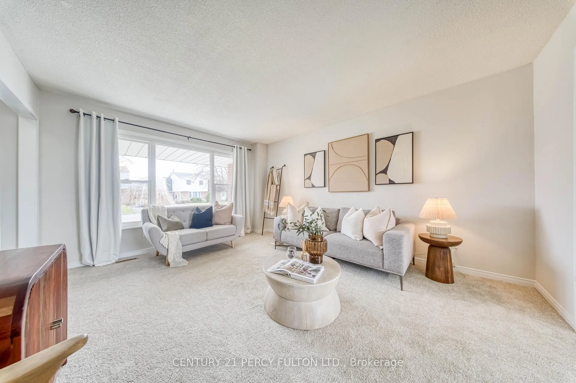 Photo 8 of 1323 Fenelon Crescent, Oshawa, Stevenson — HOMEH