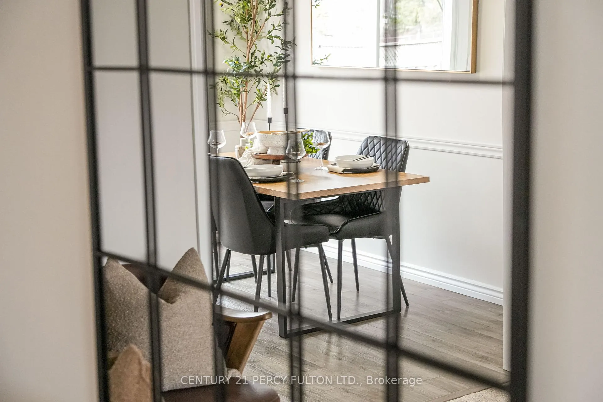 Photo 10 of 1323 Fenelon Crescent, Oshawa, Stevenson — HOMEH