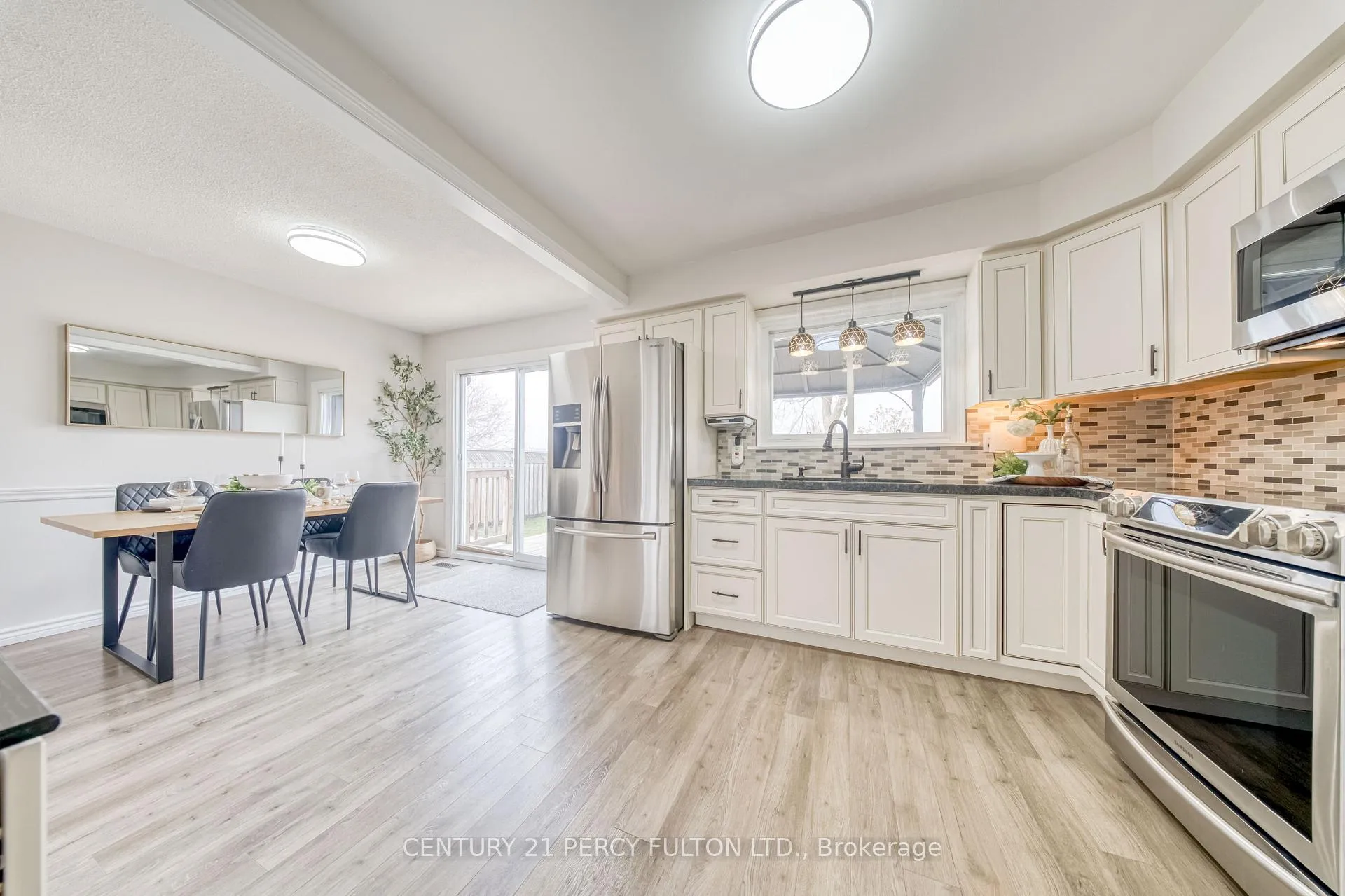 Photo 11 of 1323 Fenelon Crescent, Oshawa, Stevenson — HOMEH