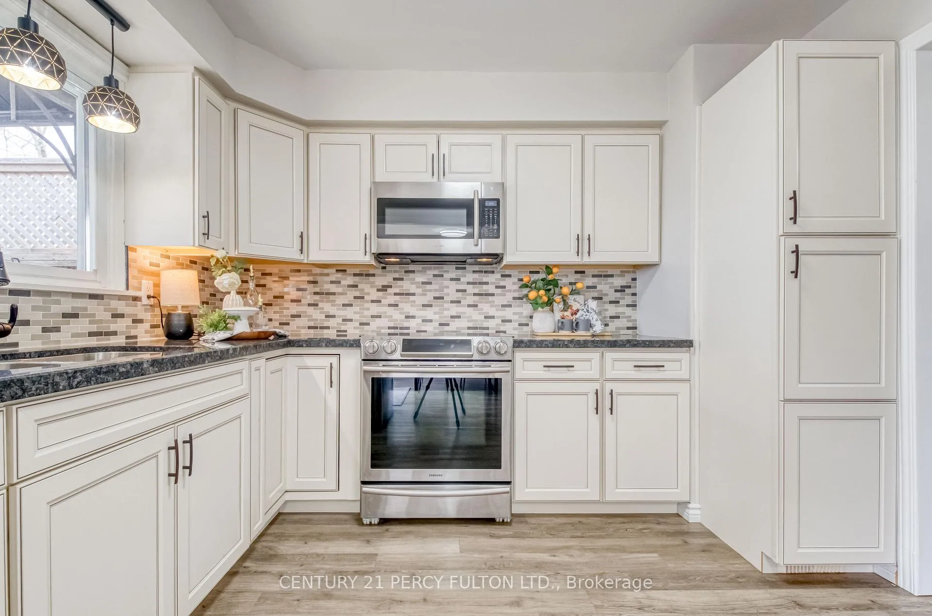 Photo 13 of 1323 Fenelon Crescent, Oshawa, Stevenson — HOMEH