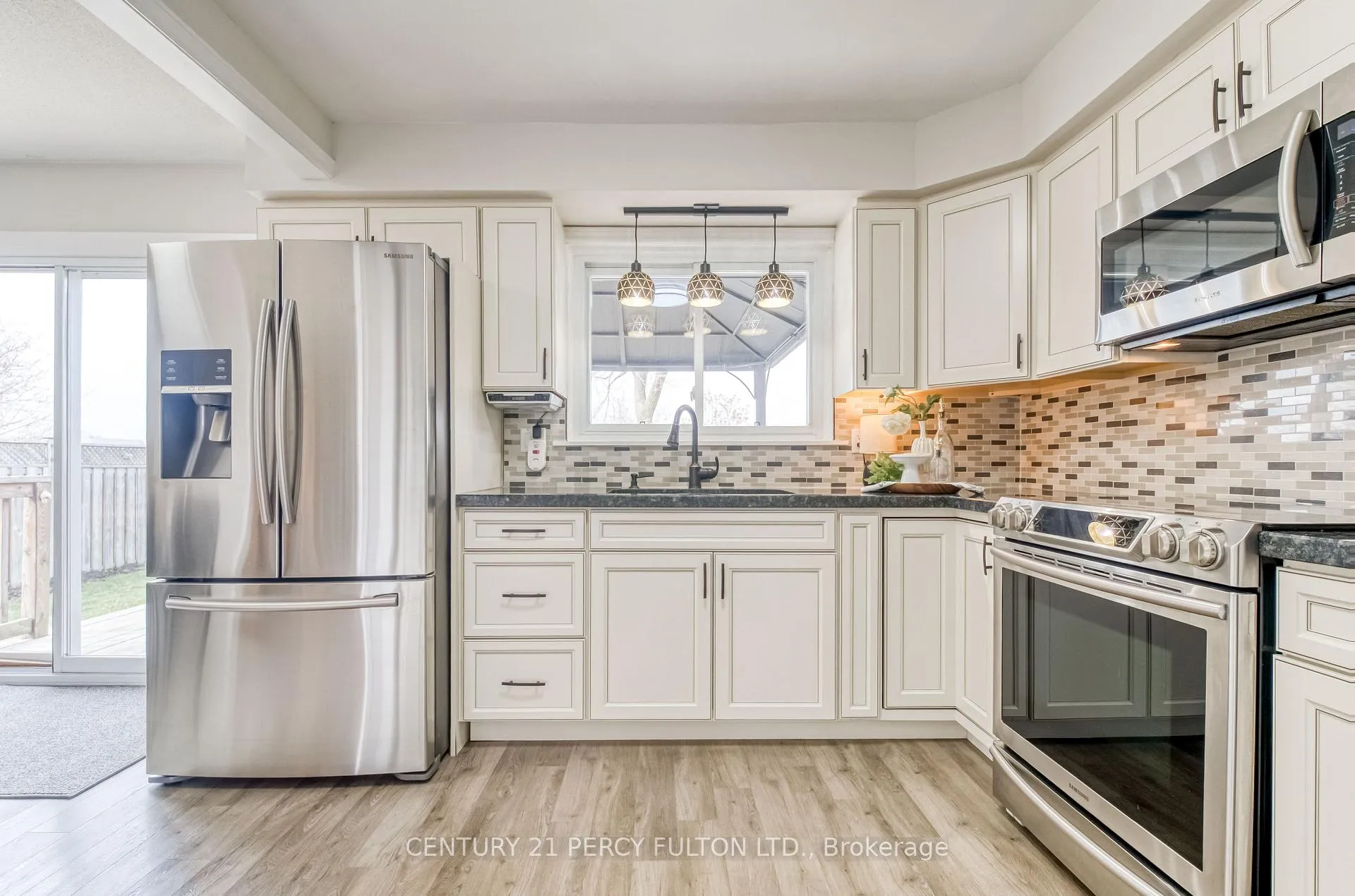 Photo 14 of 1323 Fenelon Crescent, Oshawa, Stevenson — HOMEH