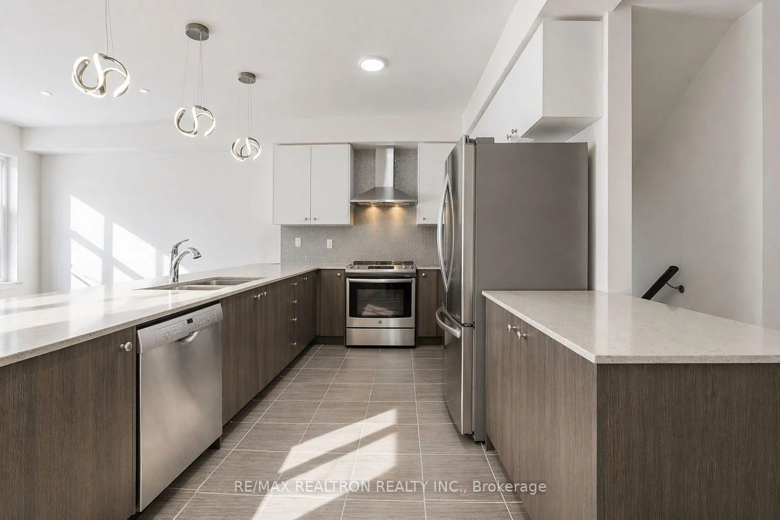 Photo 3 of 74 William Saville Street E, Markham, Unionville — HOMEH