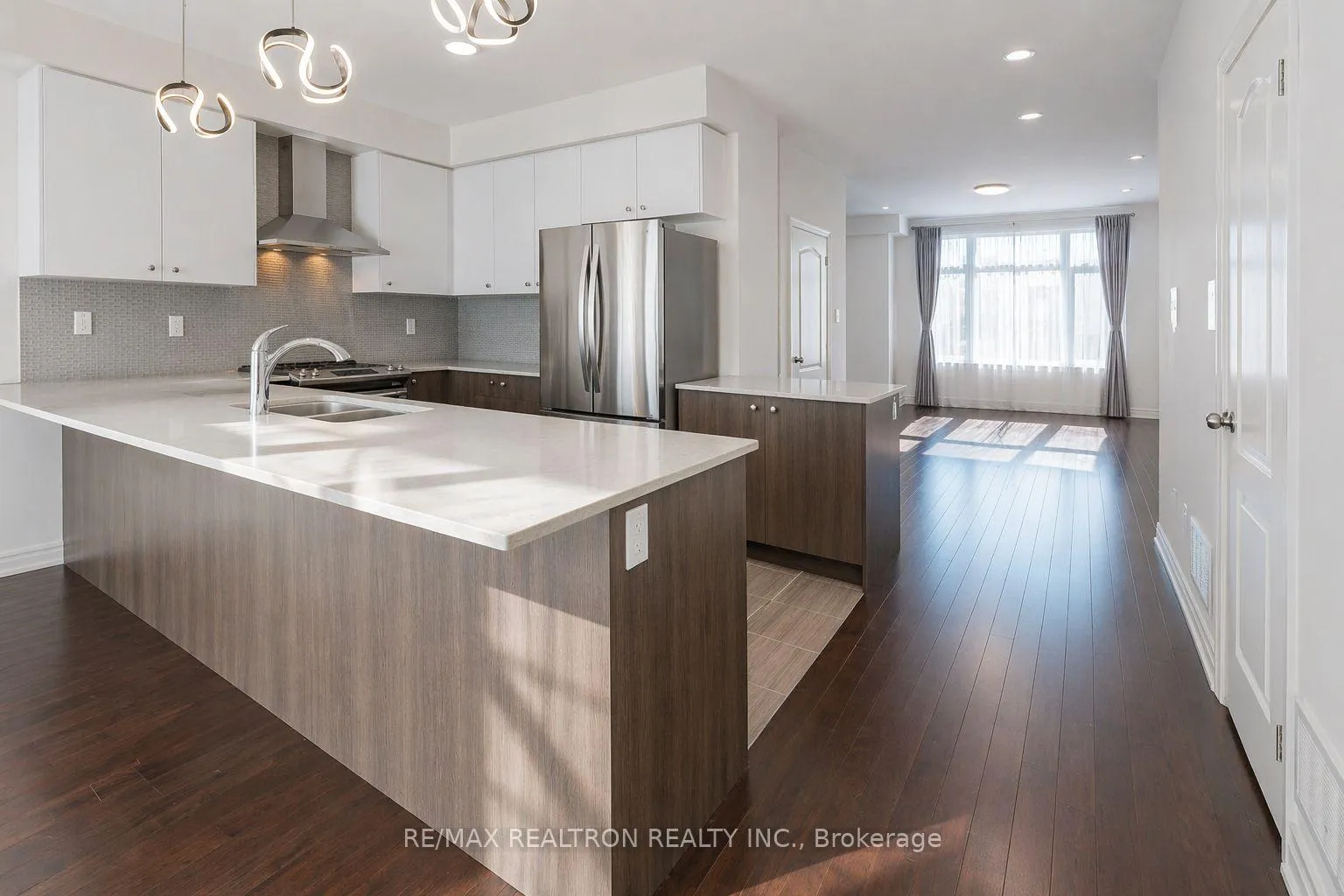 Photo 4 of 74 William Saville Street E, Markham, Unionville — HOMEH