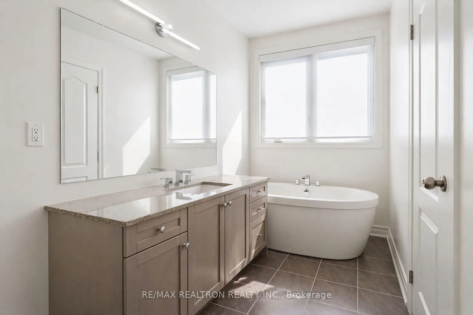 Photo 7 of 74 William Saville Street E, Markham, Unionville — HOMEH
