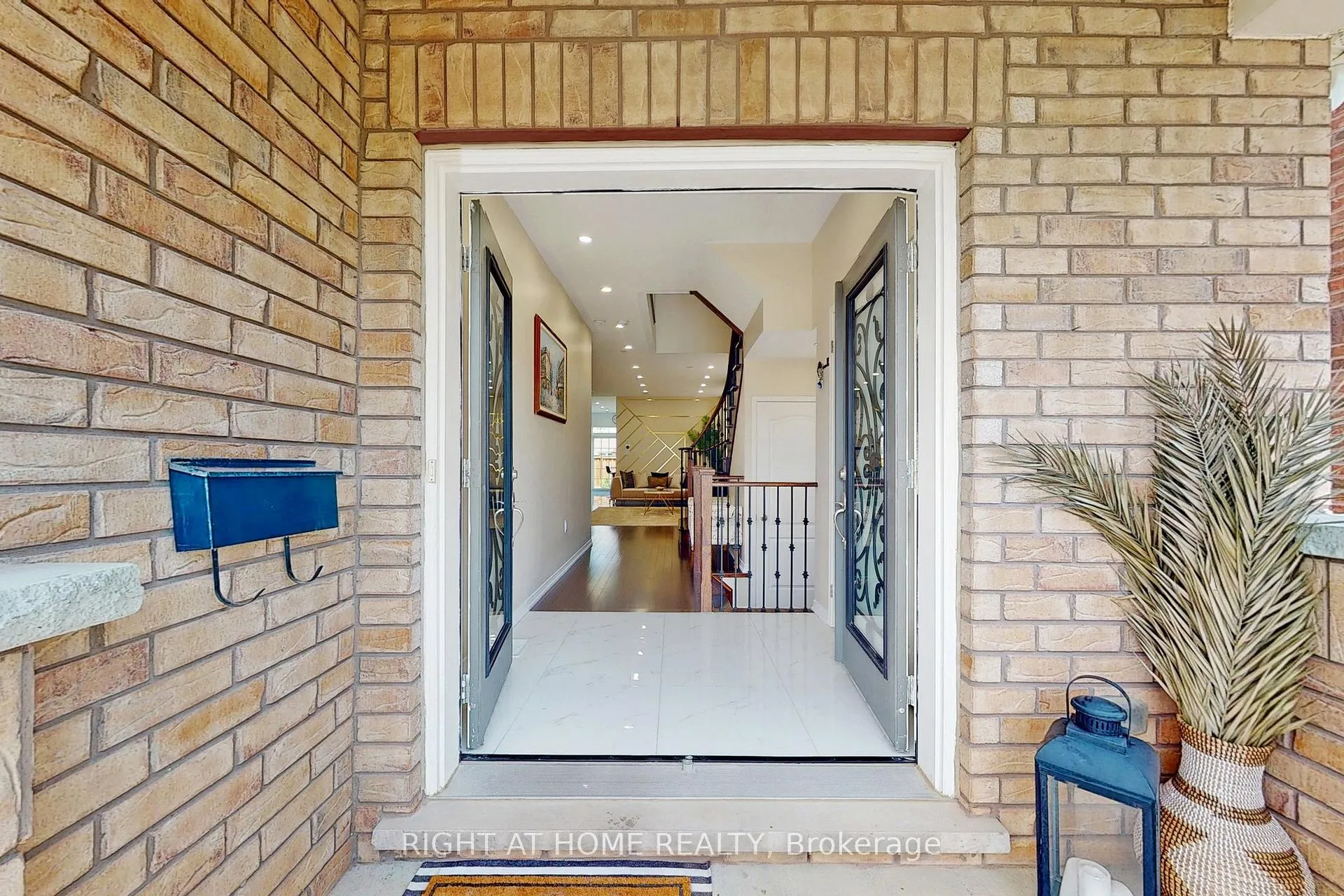 Photo 2 of 1733 Frederick Mason Drive E, Oshawa, Taunton — HOMEH
