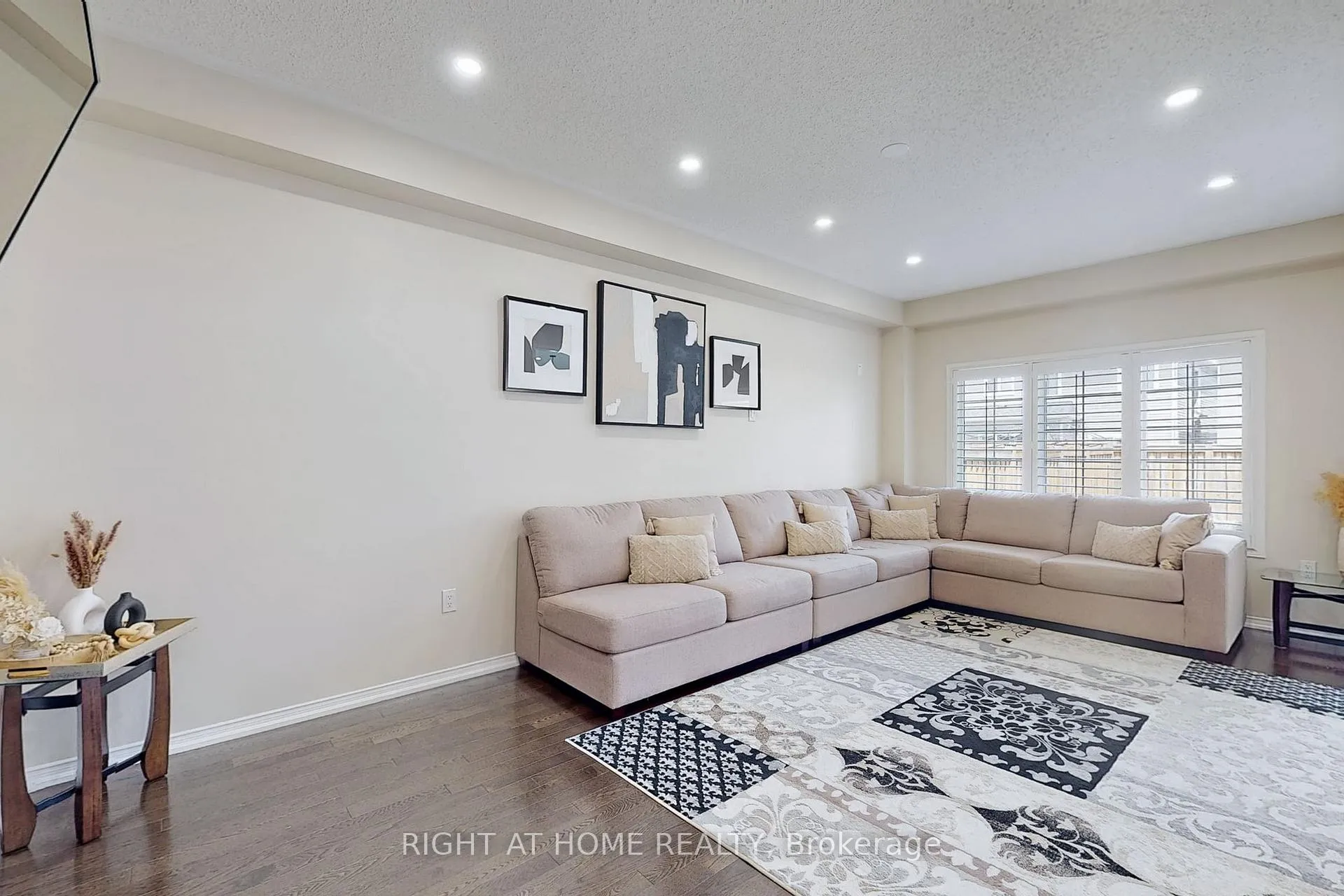 Photo 9 of 1733 Frederick Mason Drive E, Oshawa, Taunton — HOMEH