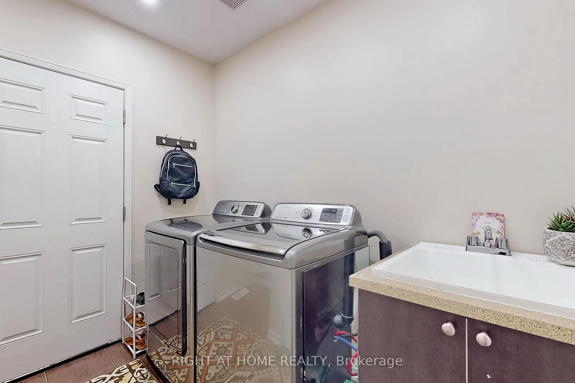 Photo 19 of 1733 Frederick Mason Drive E, Oshawa, Taunton — HOMEH