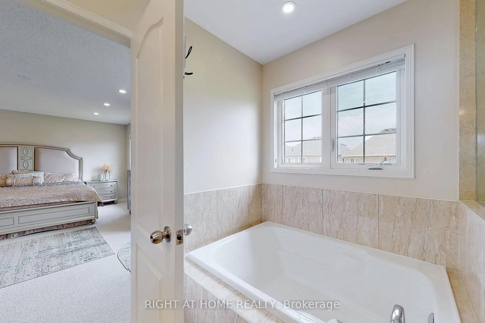 Photo 33 of 1733 Frederick Mason Drive E, Oshawa, Taunton — HOMEH