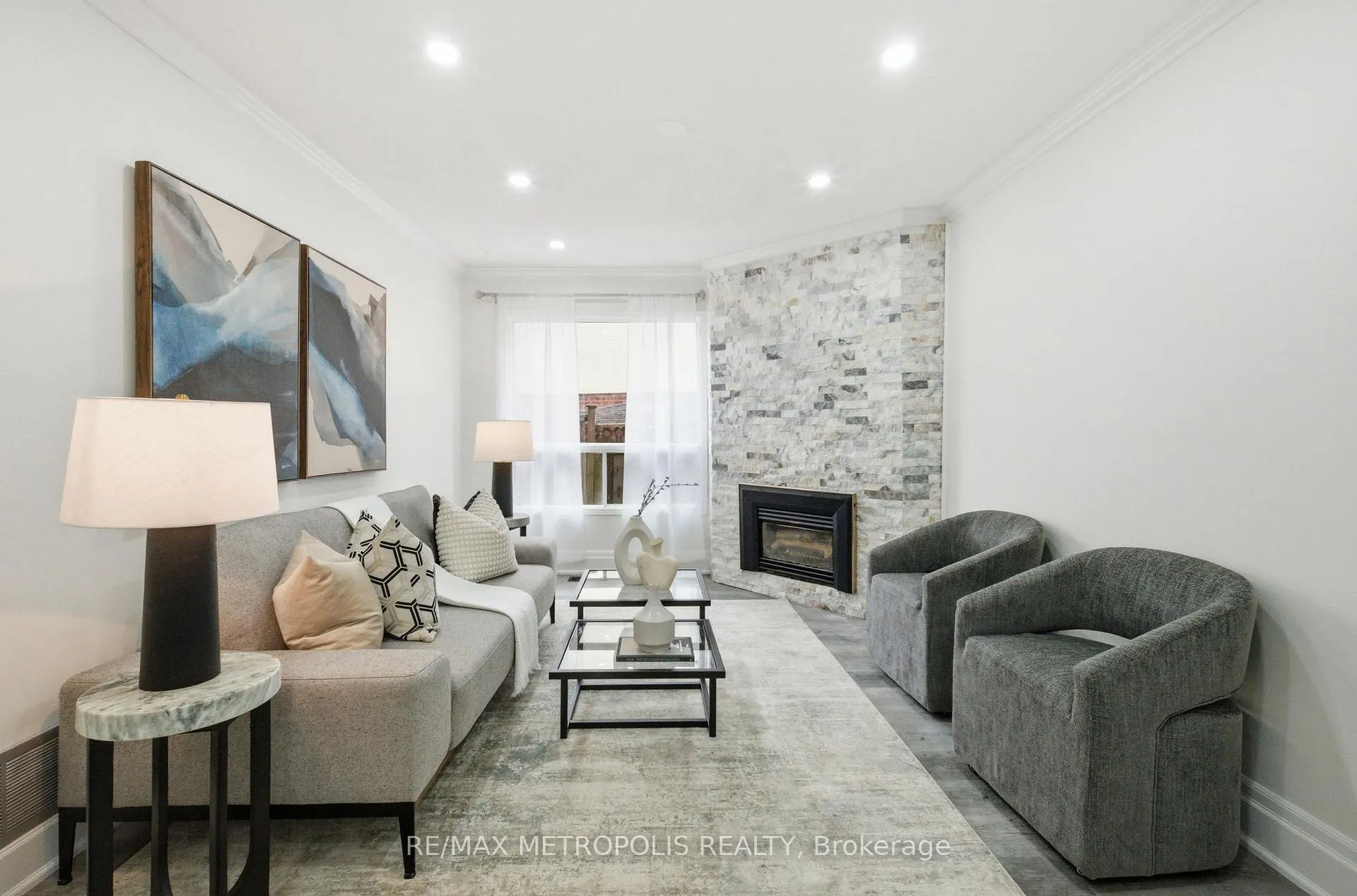 Photo 3 of 700 Mountjoy Court, Oshawa, Pinecrest — HOMEH