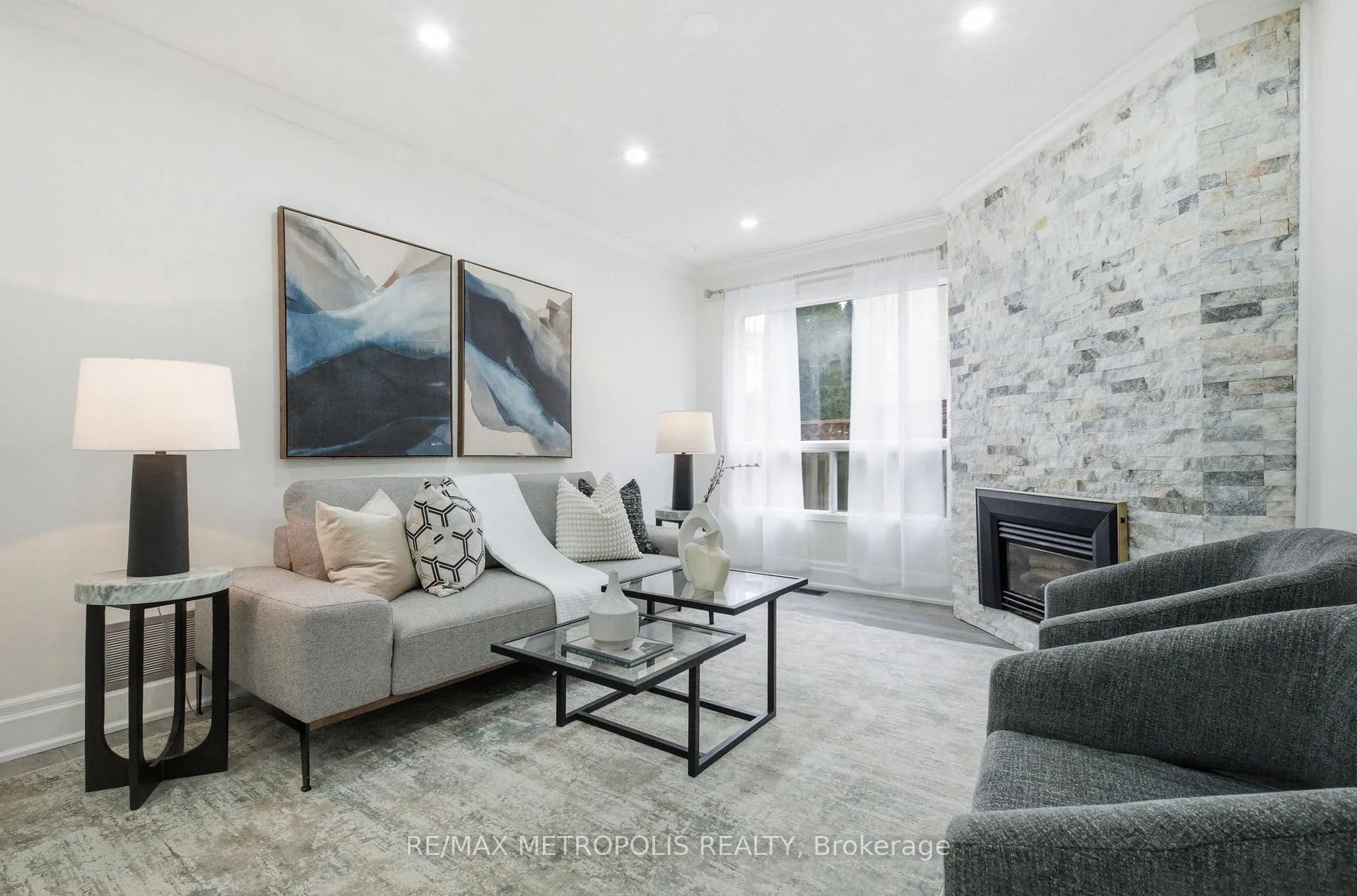 Photo 4 of 700 Mountjoy Court, Oshawa, Pinecrest — HOMEH