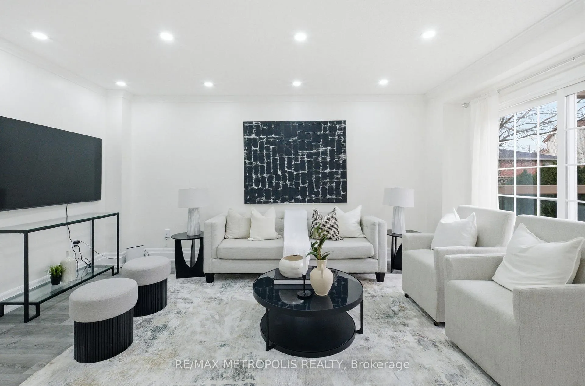 Photo 5 of 700 Mountjoy Court, Oshawa, Pinecrest — HOMEH