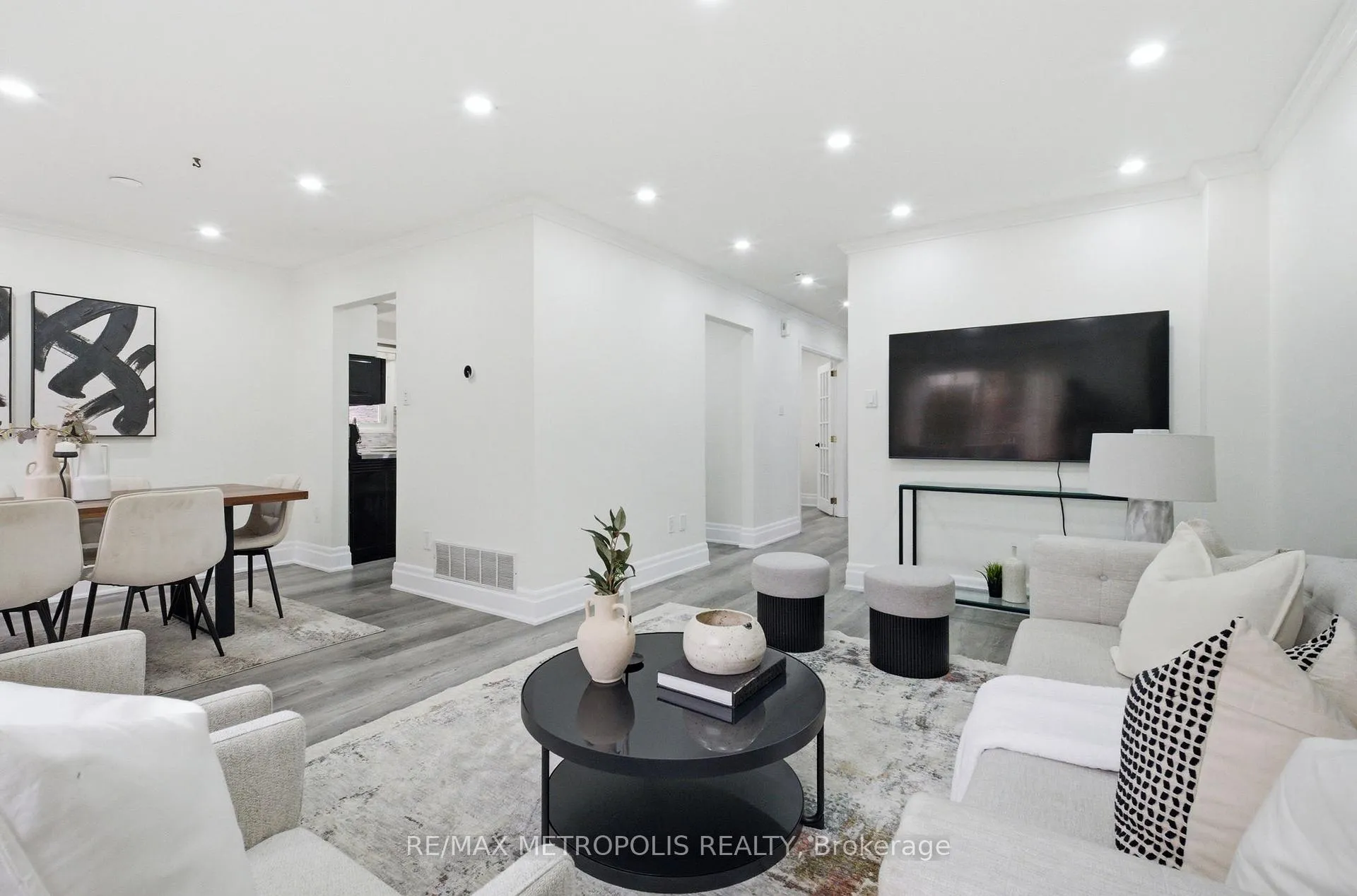 Photo 8 of 700 Mountjoy Court, Oshawa, Pinecrest — HOMEH