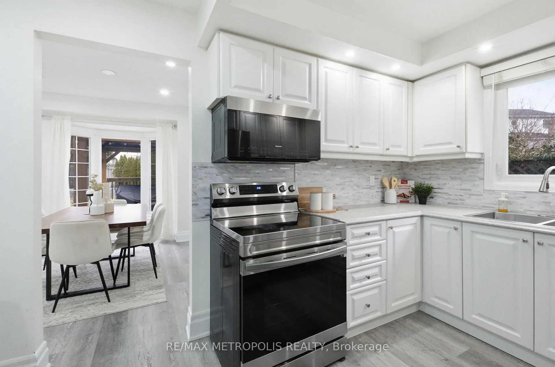 Photo 10 of 700 Mountjoy Court, Oshawa, Pinecrest — HOMEH