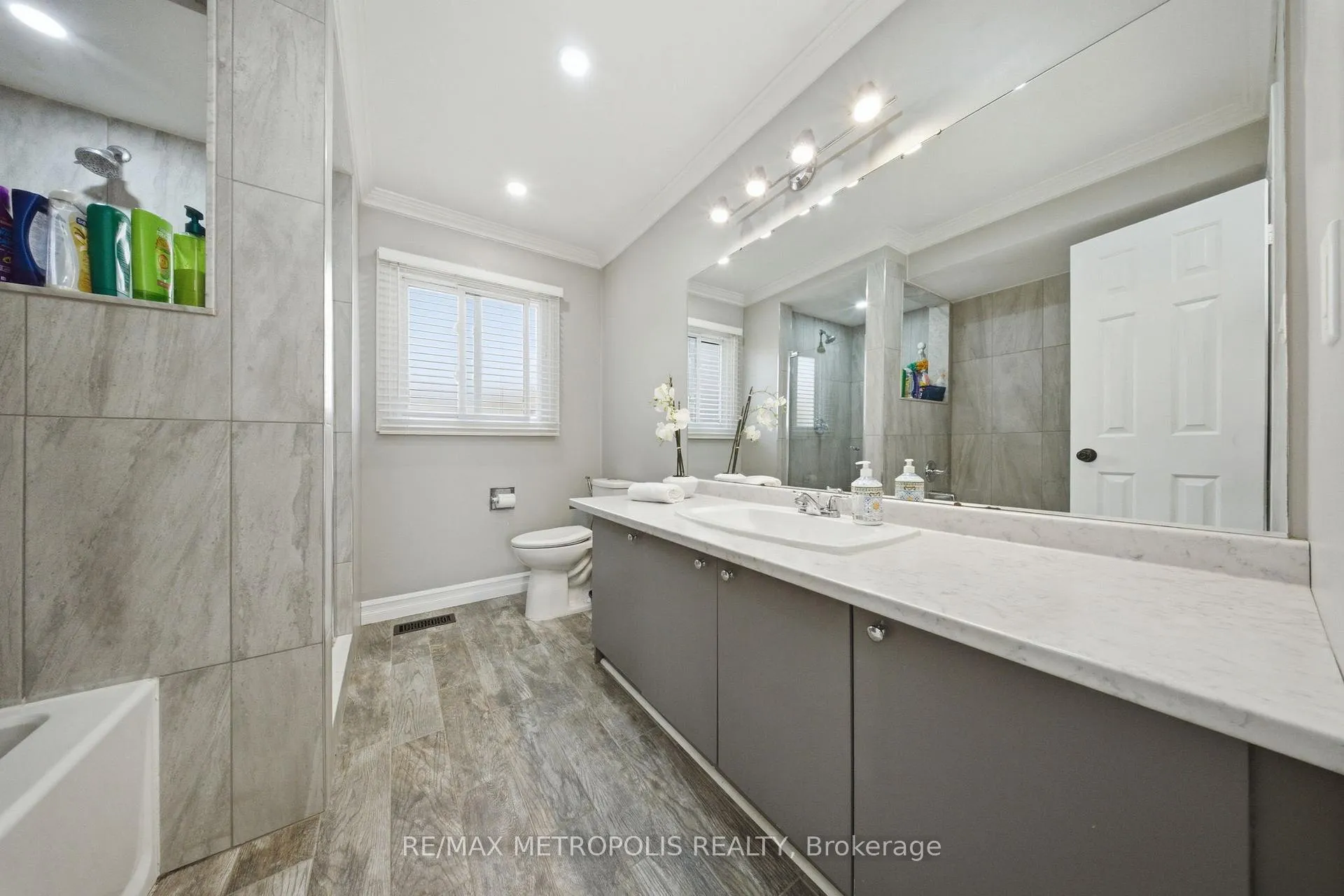 Photo 15 of 700 Mountjoy Court, Oshawa, Pinecrest — HOMEH