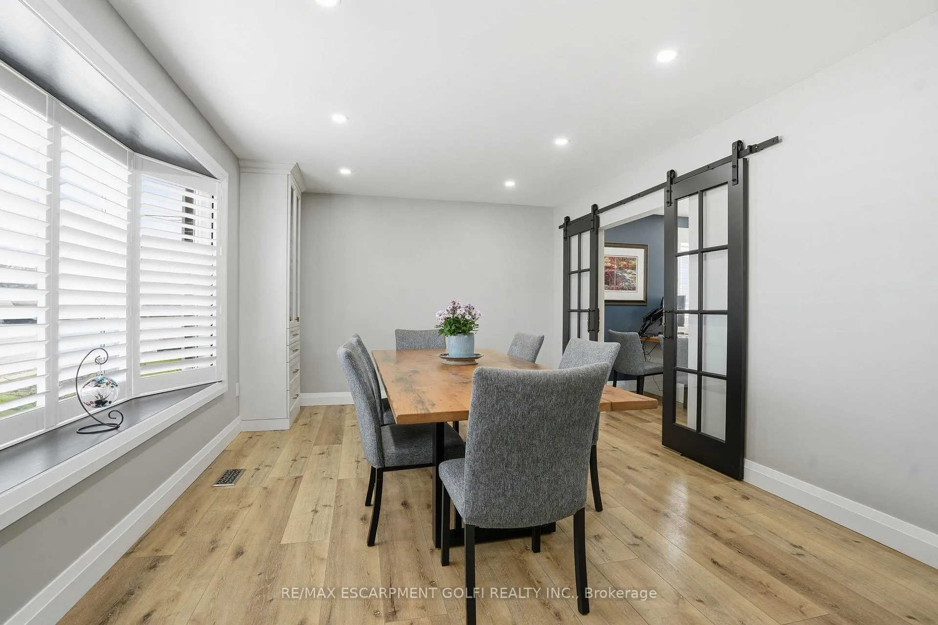 Photo 8 of 101 Livingston Avenue, Grimsby, Grimsby West — HOMEH
