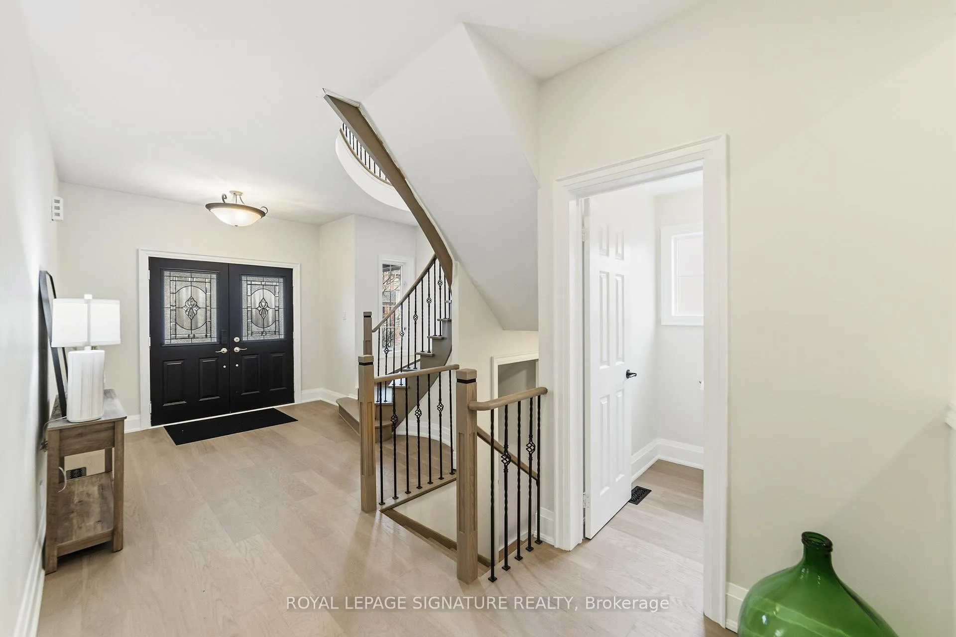 Photo 4 of 93 Dewar Court, Milton, Dempsey — HOMEH