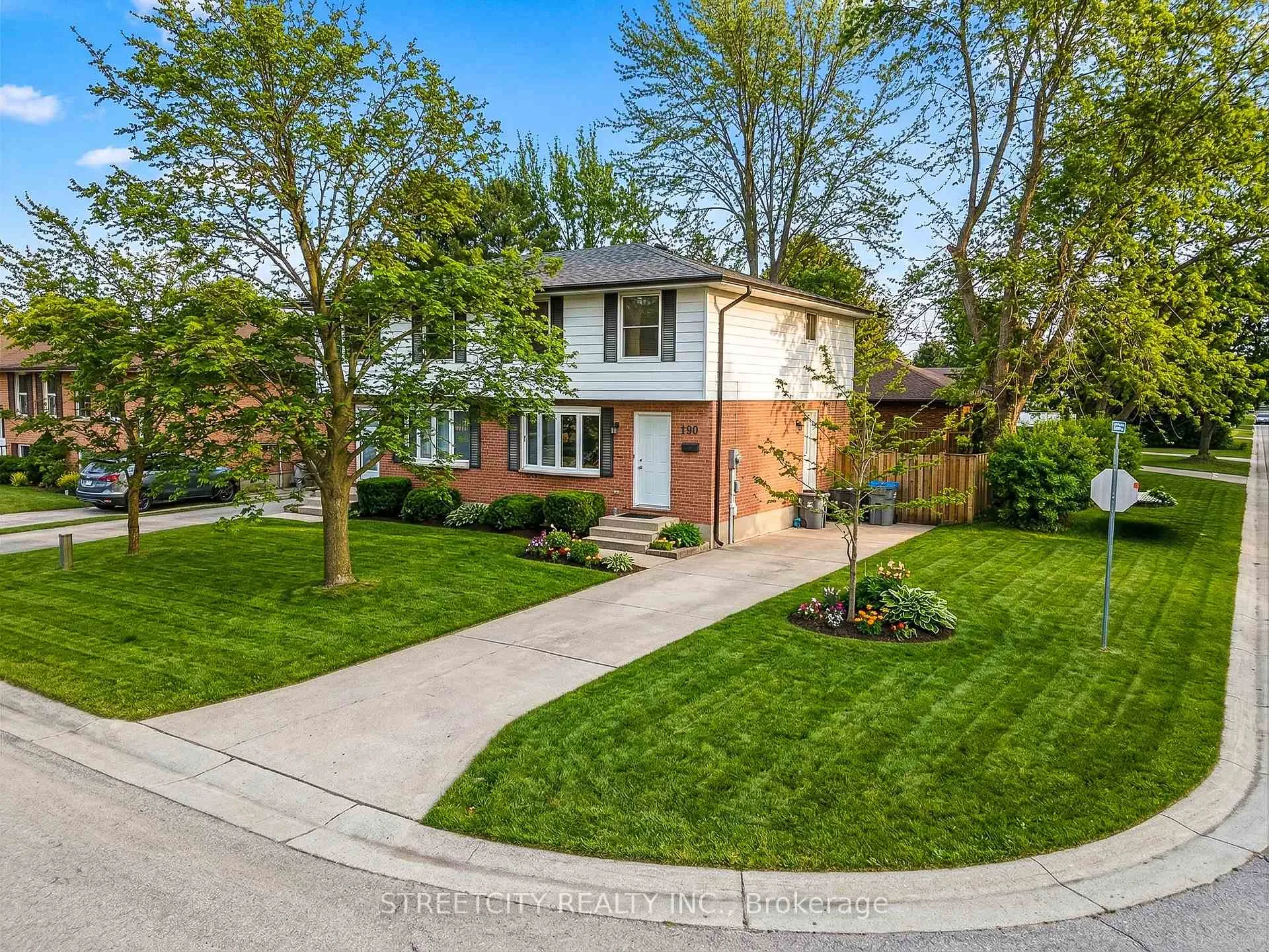 Photo 2 of 190 Spence Drive, Strathroy-Caradoc, SW — HOMEH