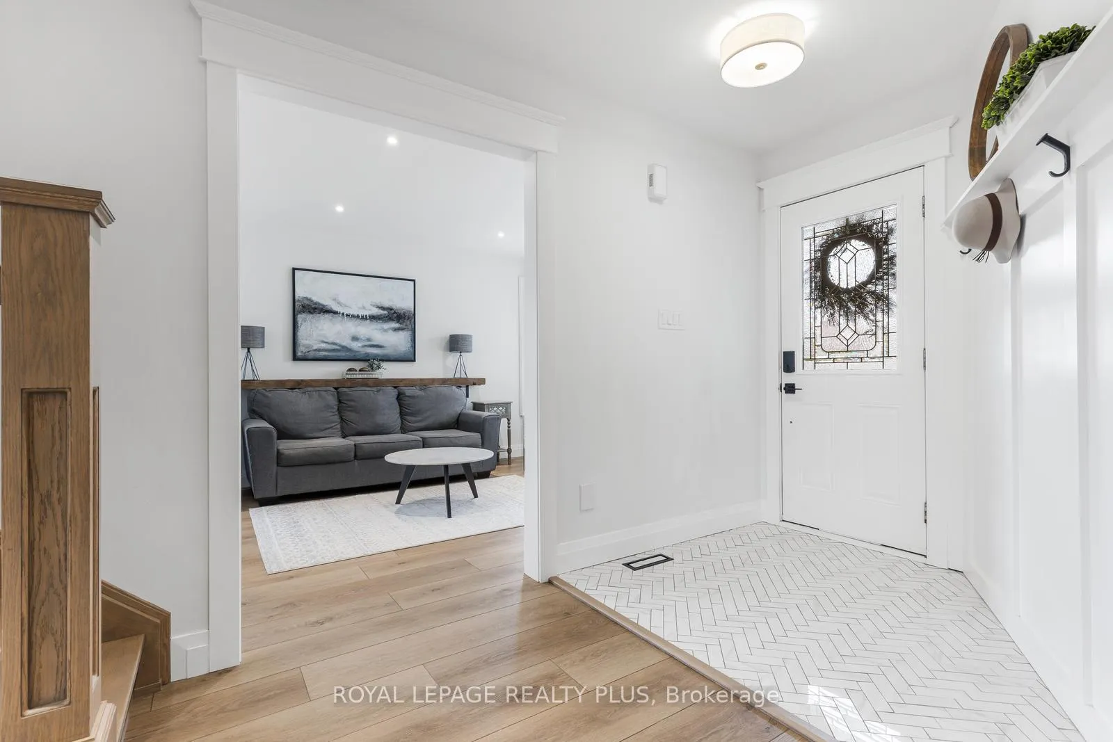 Photo 3 of 5 Anjou Place, Hamilton, Stoney Creek Mountain — HOMEH
