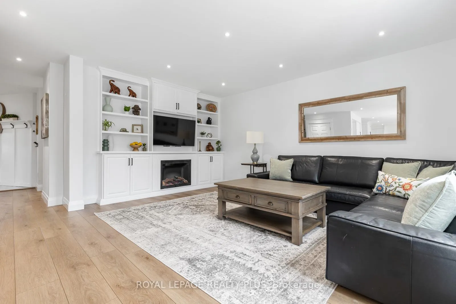 Photo 5 of 5 Anjou Place, Hamilton, Stoney Creek Mountain — HOMEH