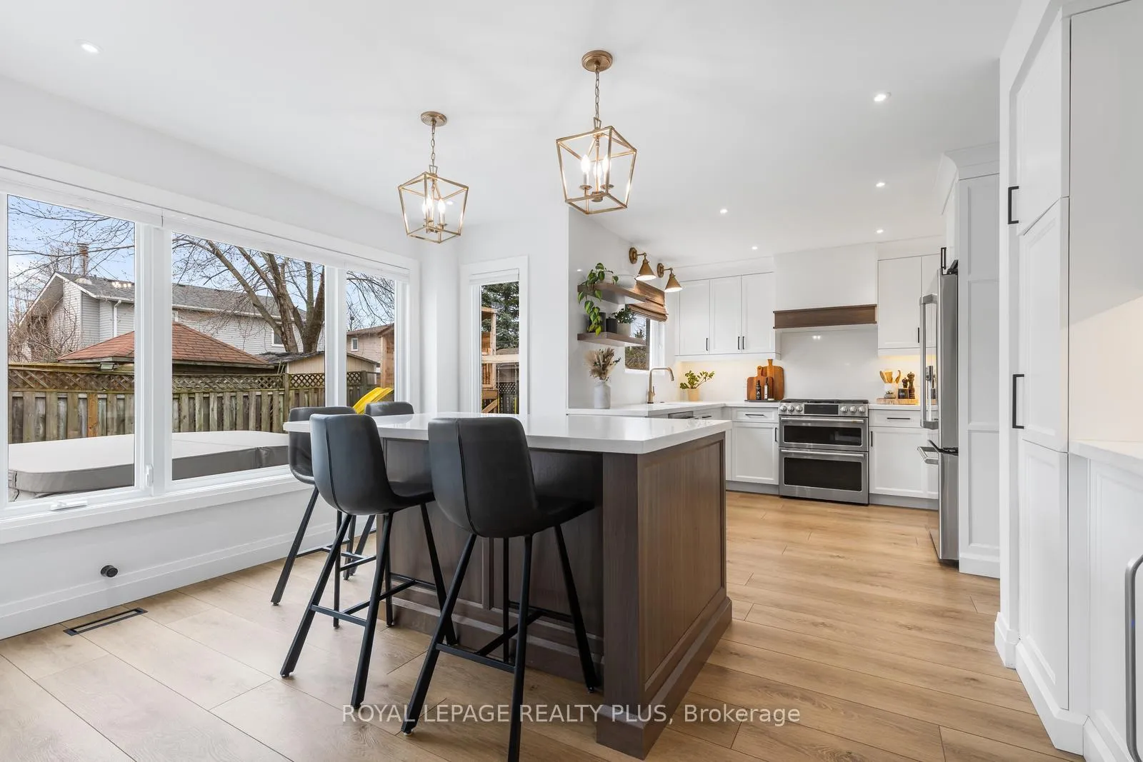 Photo 9 of 5 Anjou Place, Hamilton, Stoney Creek Mountain — HOMEH