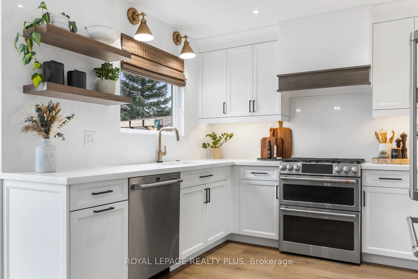 Photo 11 of 5 Anjou Place, Hamilton, Stoney Creek Mountain — HOMEH