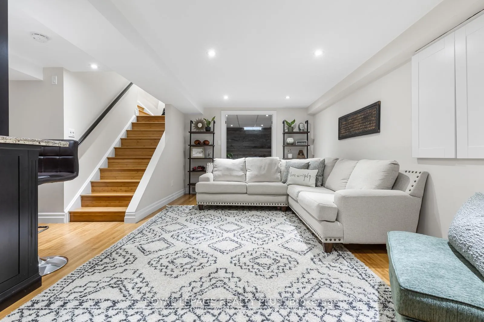 Photo 26 of 5 Anjou Place, Hamilton, Stoney Creek Mountain — HOMEH