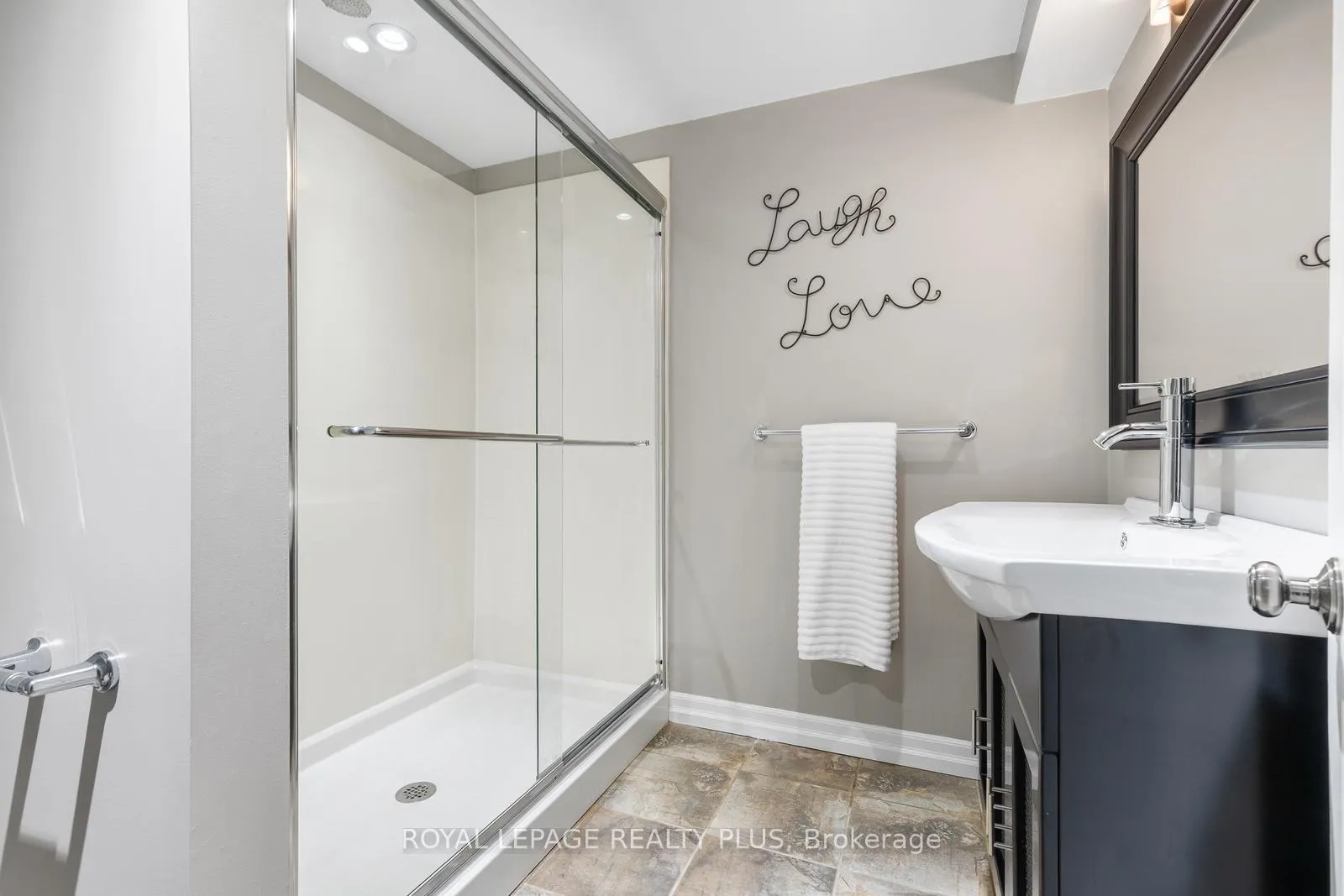 Photo 32 of 5 Anjou Place, Hamilton, Stoney Creek Mountain — HOMEH