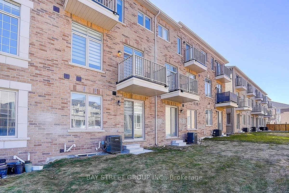 Photo 3 of 34 Phillipsen Way, Markham, Cedarwood — HOMEH