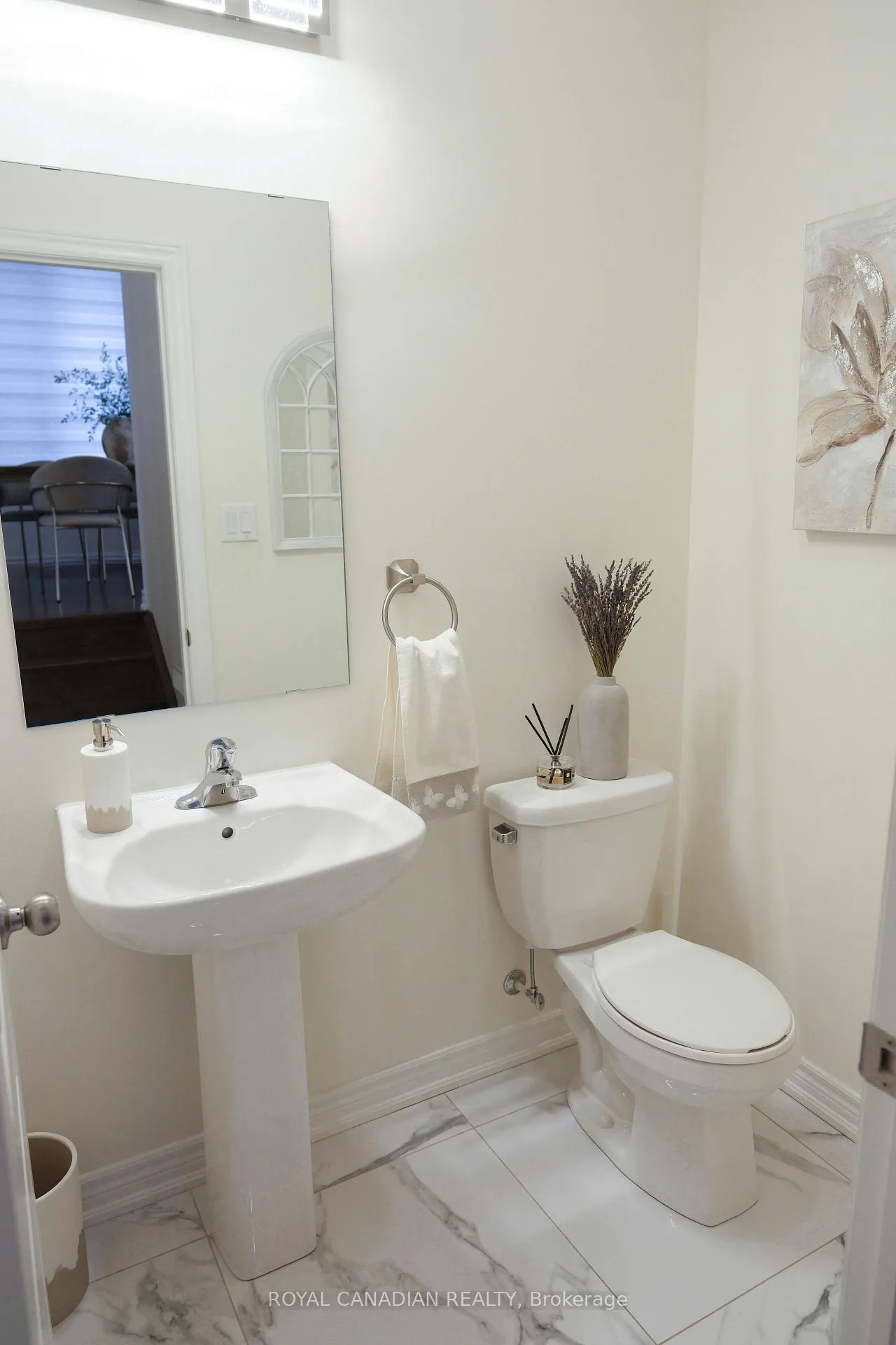 Photo 6 of 20 Conarty Crescent, Whitby, Rural Whitby — HOMEH