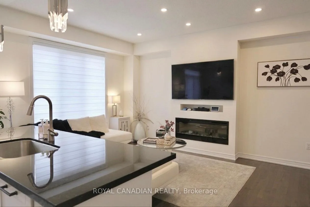 Photo 10 of 20 Conarty Crescent, Whitby, Rural Whitby — HOMEH