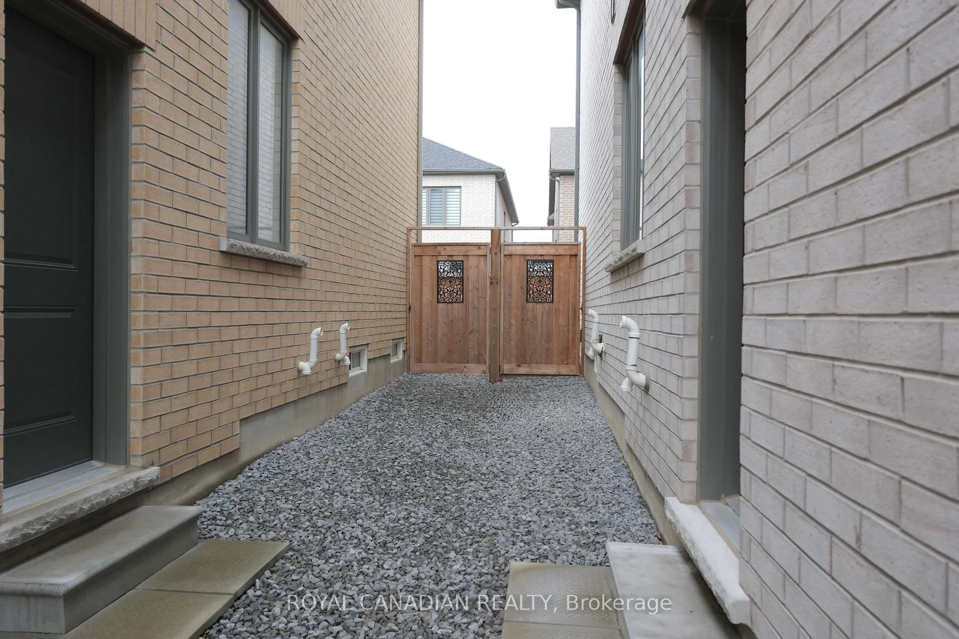 Photo 29 of 20 Conarty Crescent, Whitby, Rural Whitby — HOMEH