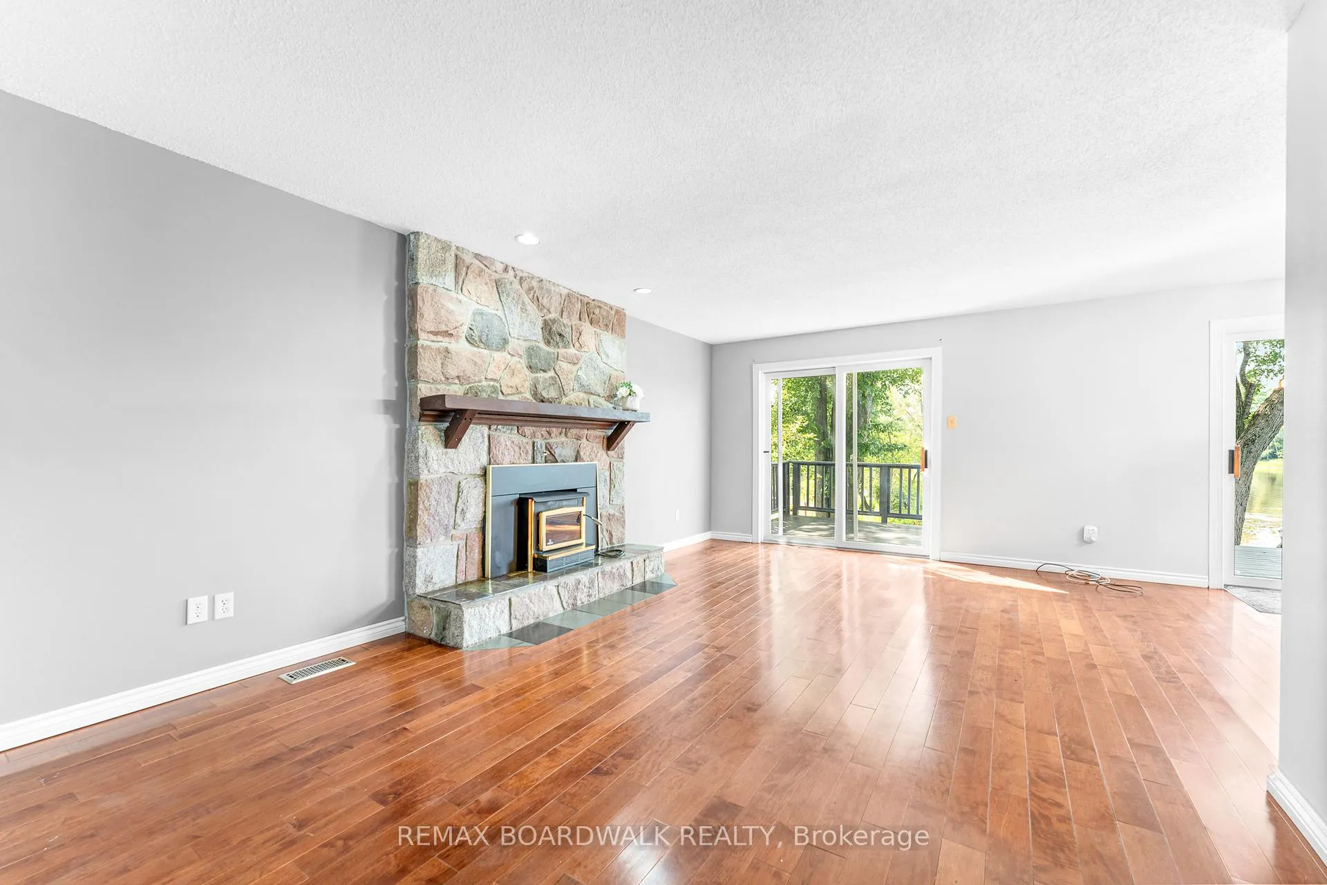 Photo 8 of 1278 Bayview Drive, Ottawa, Constance Bay — HOMEH
