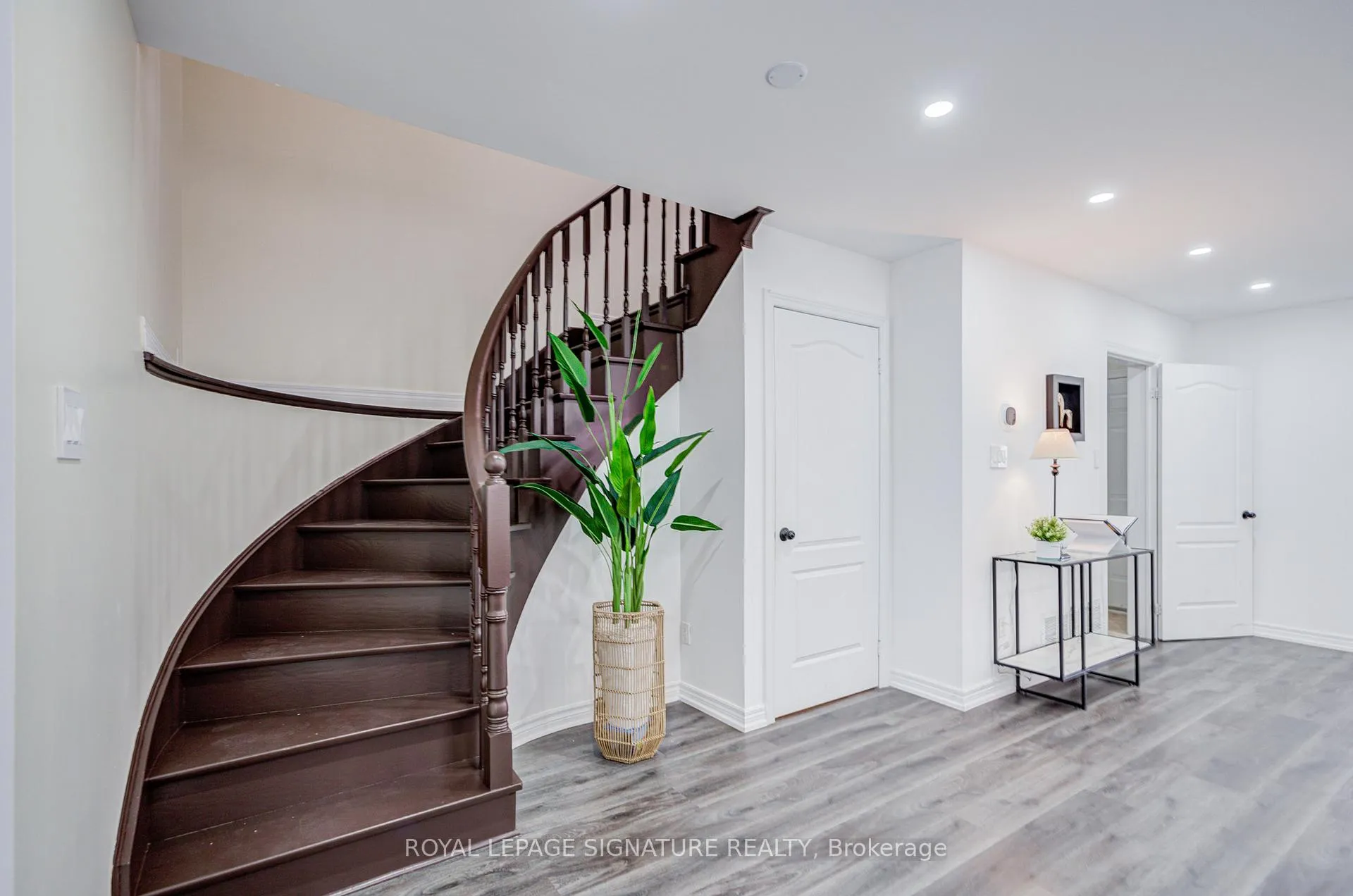 Photo 8 of 76 Derrywood Drive, Vaughan, Patterson — HOMEH