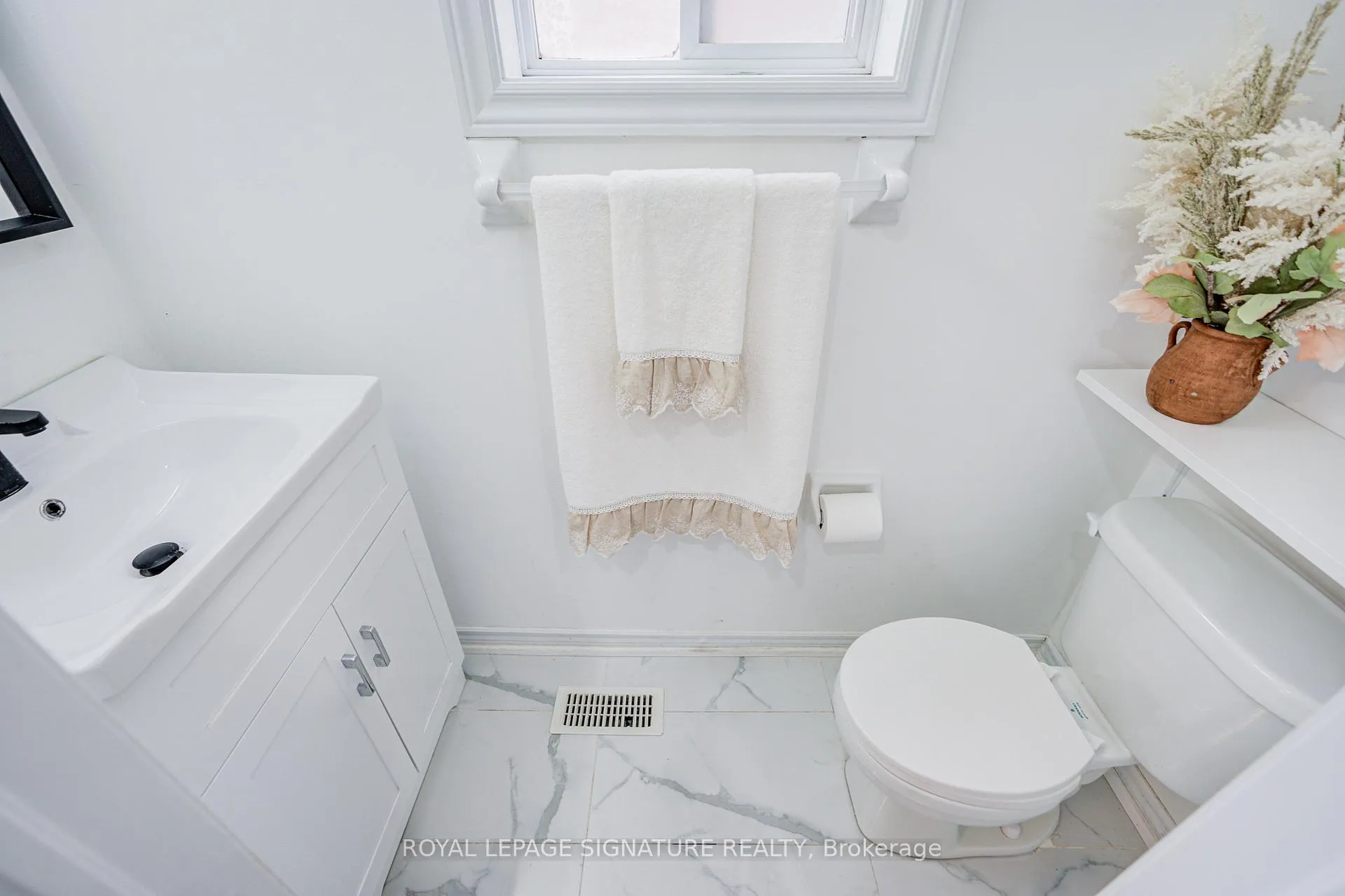 Photo 20 of 76 Derrywood Drive, Vaughan, Patterson — HOMEH