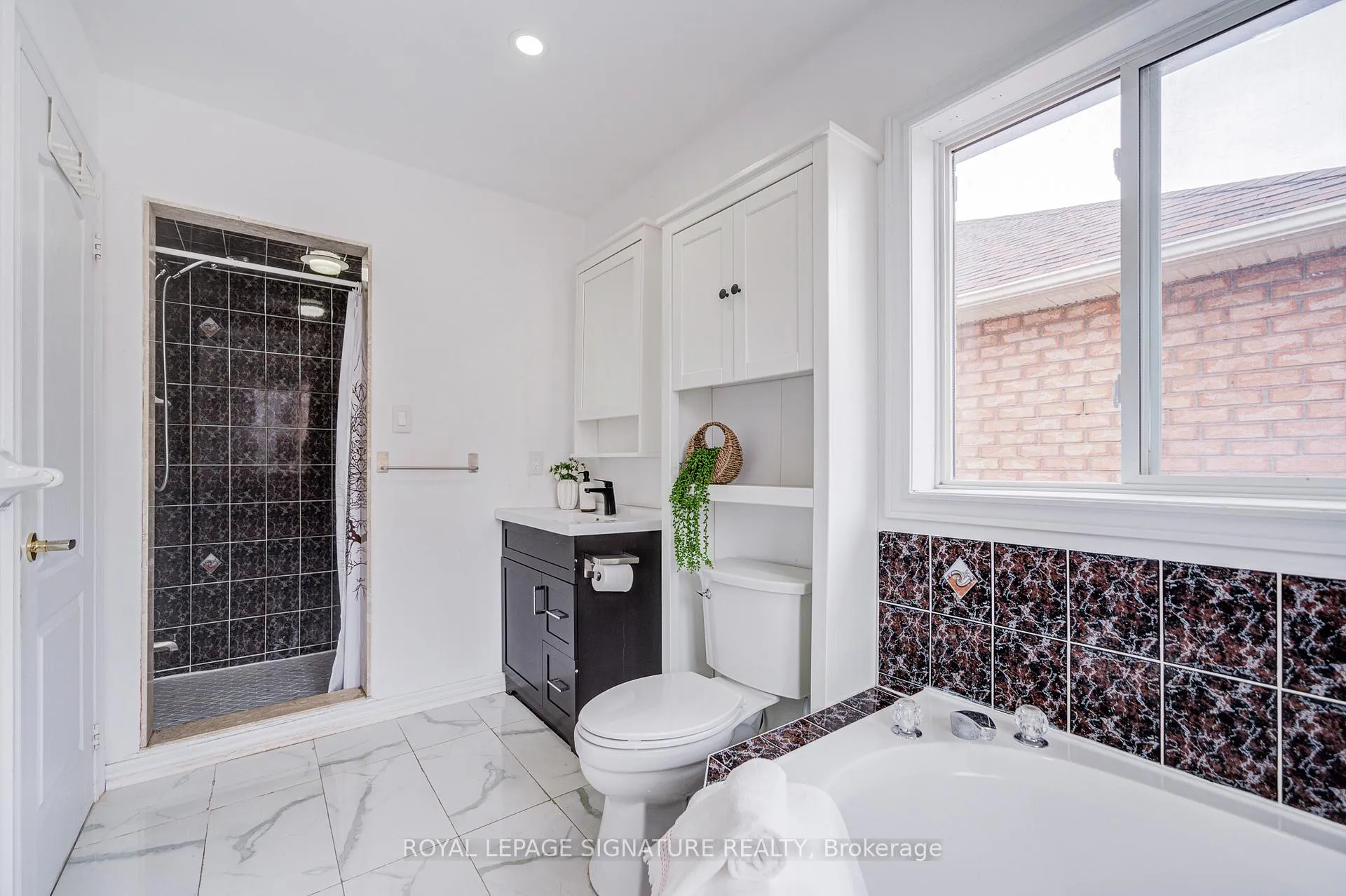 Photo 27 of 76 Derrywood Drive, Vaughan, Patterson — HOMEH